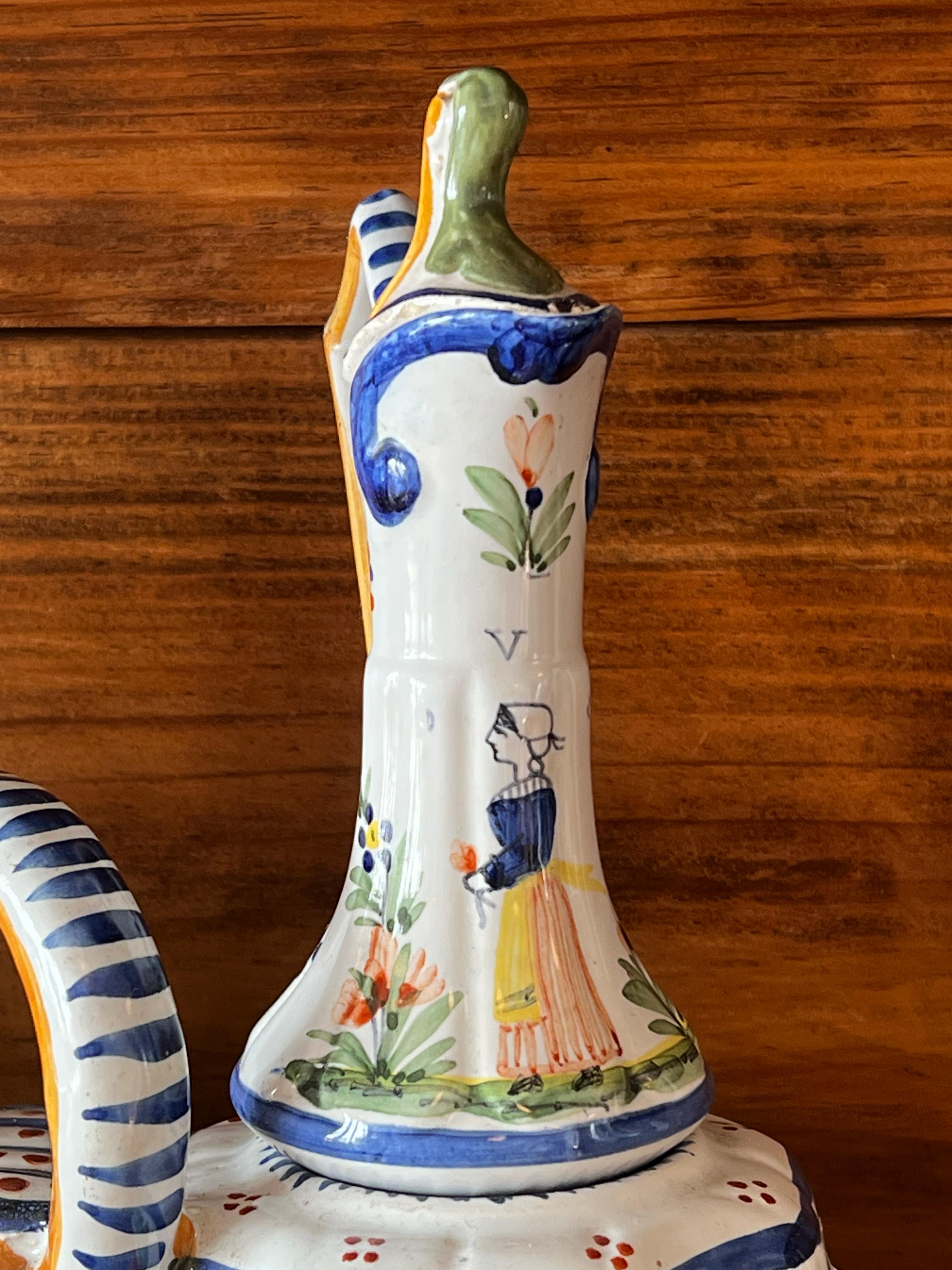 Ceramic Quimper earthenware oil and vinegar cruet set, late 19th century For Sale