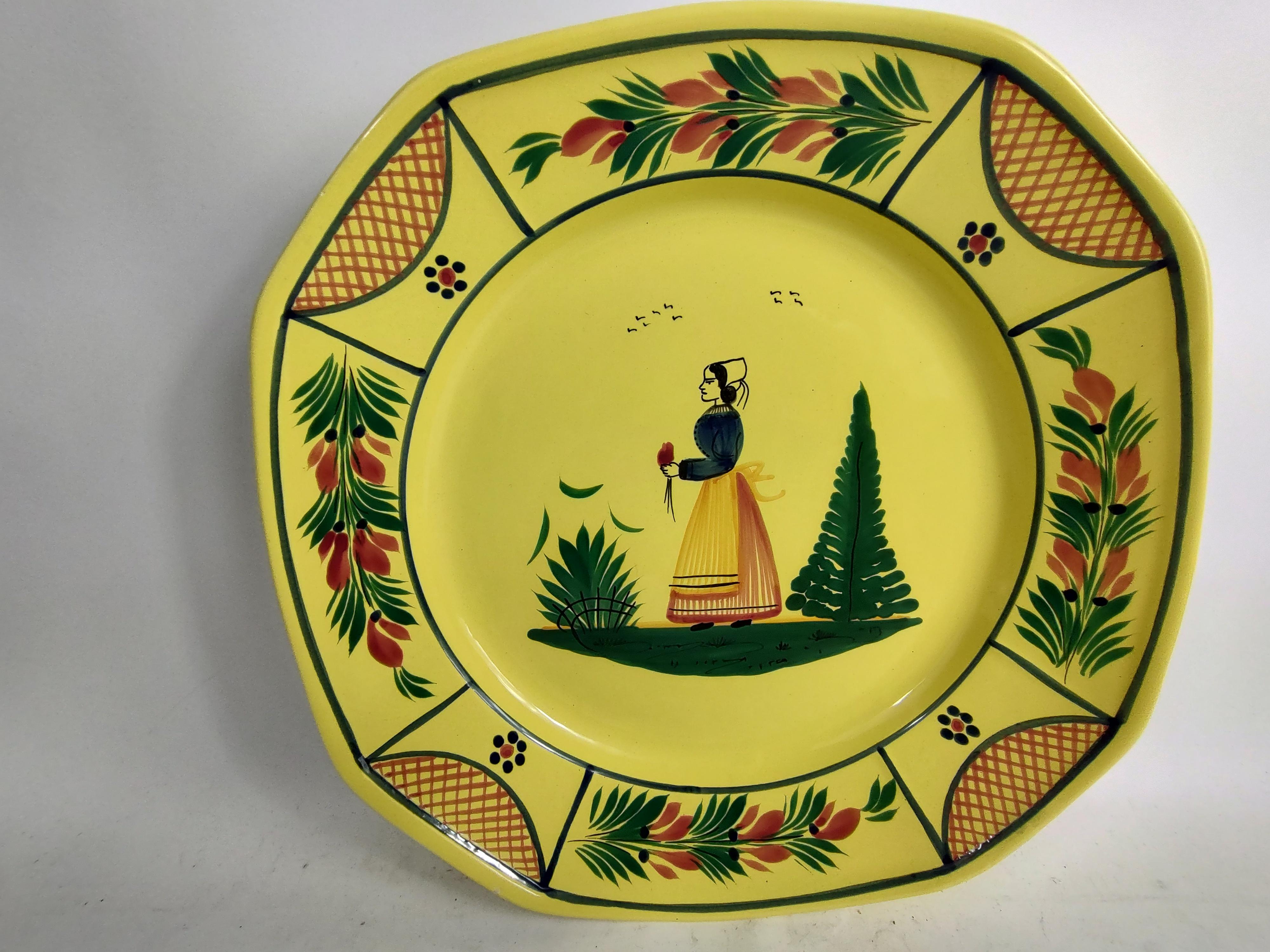 Plato grande de loza de Quimper Francia finales del siglo XX en venta