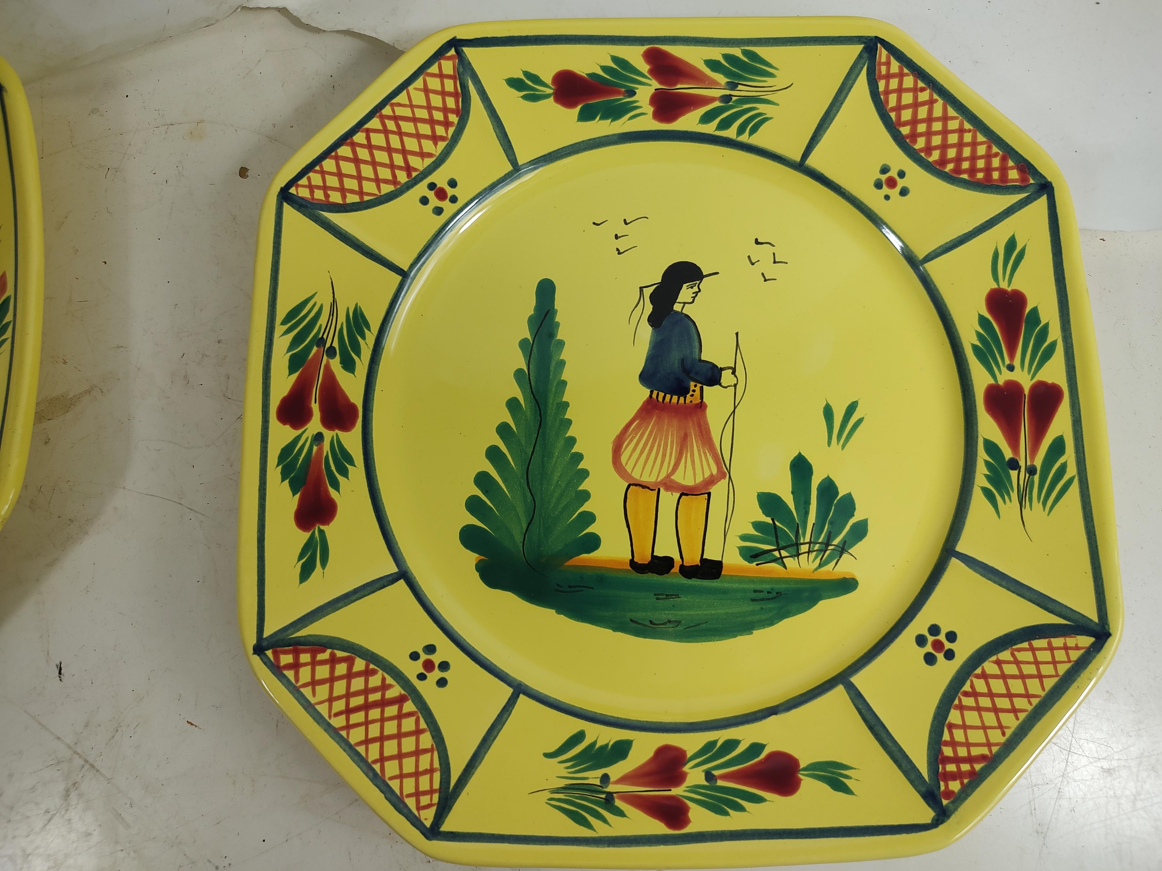 Quimper Faience Set of 4 Dinner Plates France C1980 In Good Condition For Sale In Port Jervis, NY