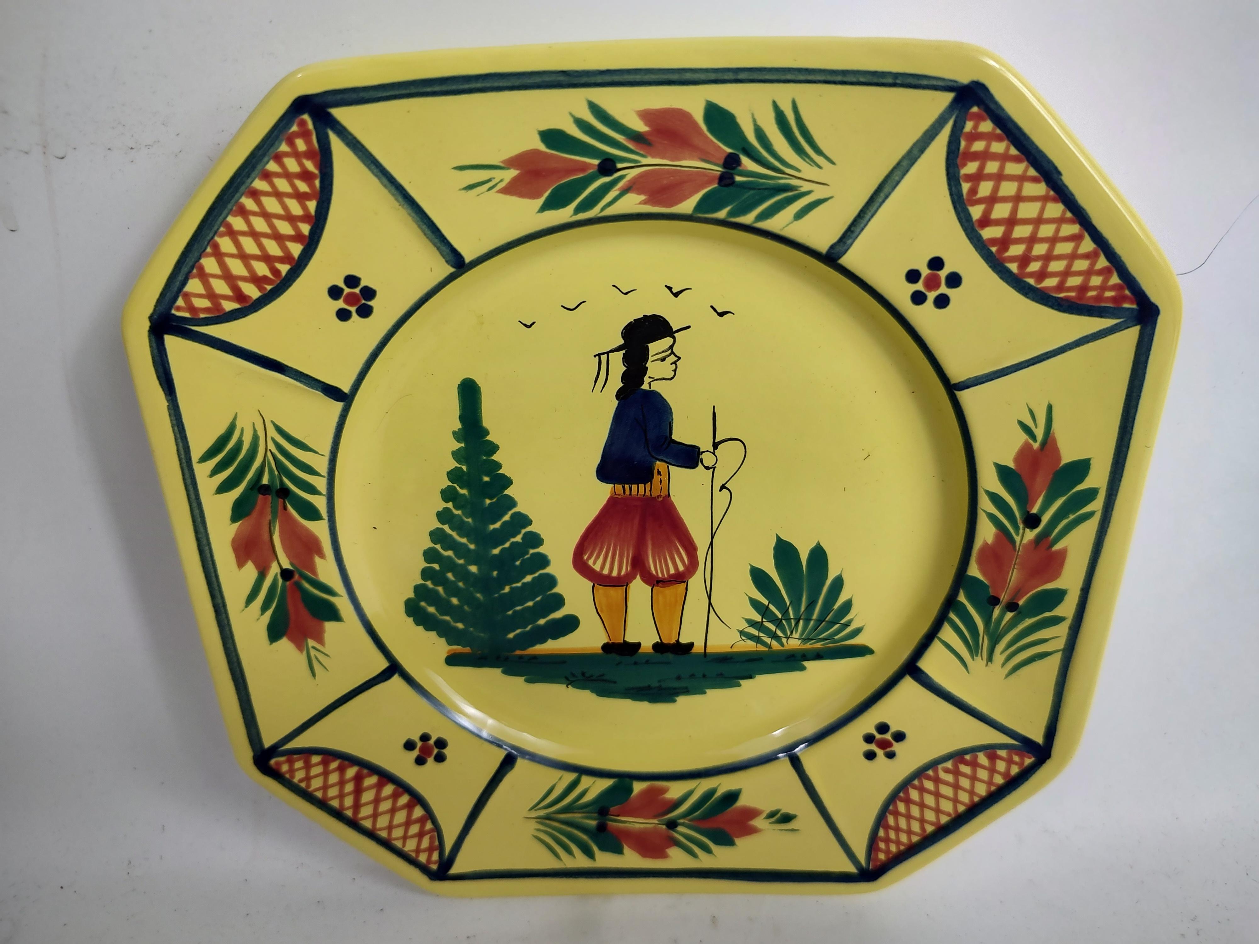 French Quimper Faience Set of 4 Lunch Plates France, C1980 For Sale