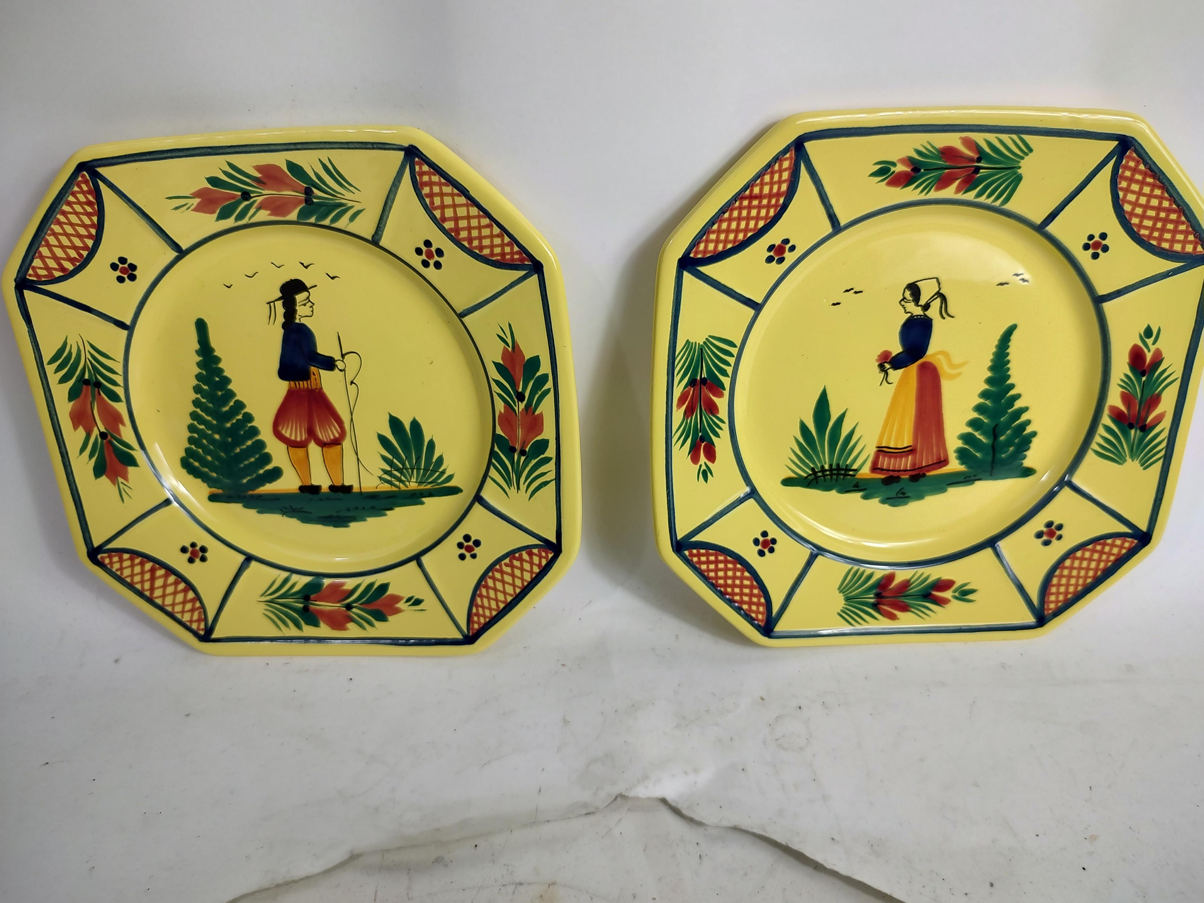 Late 20th Century Quimper Faience Set of 4 Lunch Plates France, C1980 For Sale