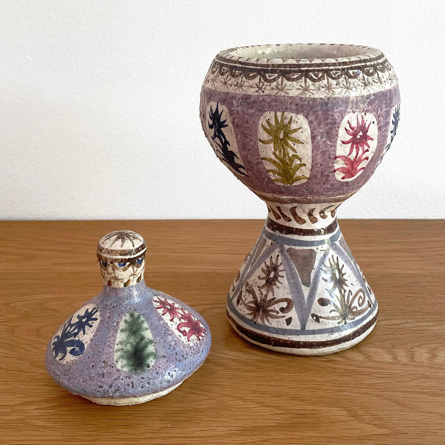 Quimper French Ceramic Earthenware Vessel with Lid  In Good Condition For Sale In Los Angeles, CA