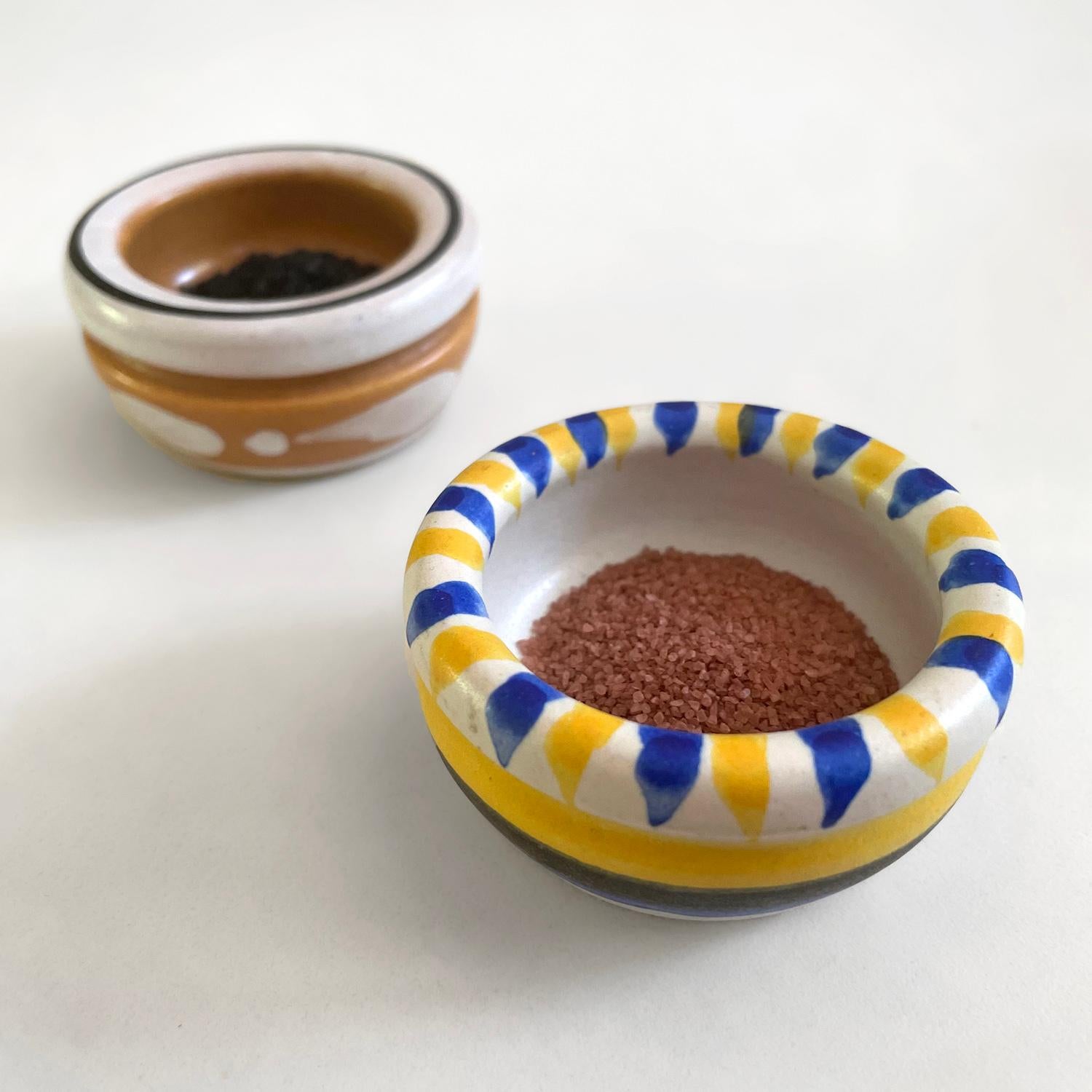 Quimper Französisch Keramik Salz & Pfeffer Pinch Schalen  im Zustand „Gut“ im Angebot in Los Angeles, CA