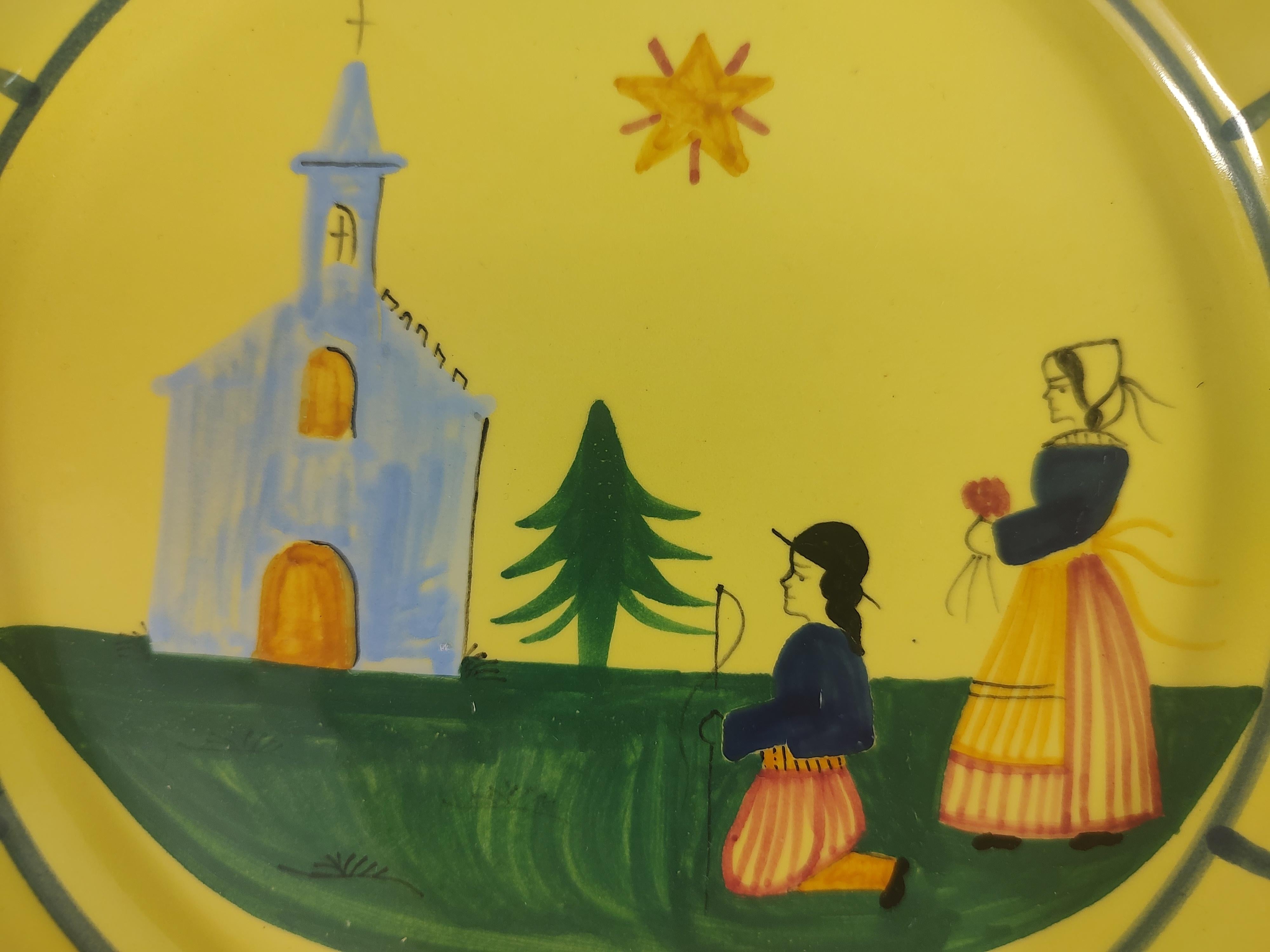 Glazed Quimper Noel 1982 Christmas Plate with Breton Peasant Figures in a Spiritual Set For Sale