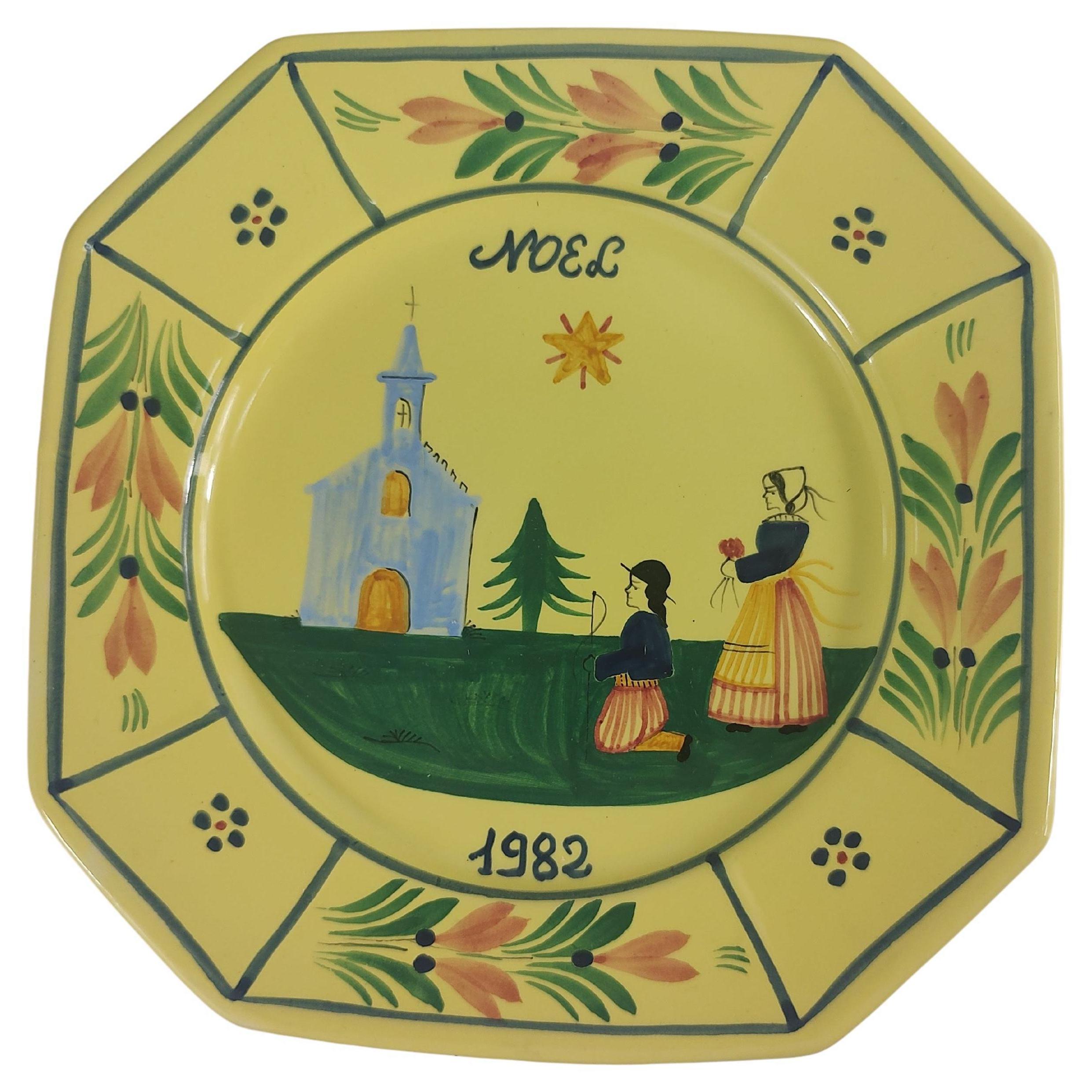 Quimper Noel 1982 Christmas Plate with Breton Peasant Figures in a Spiritual Set For Sale