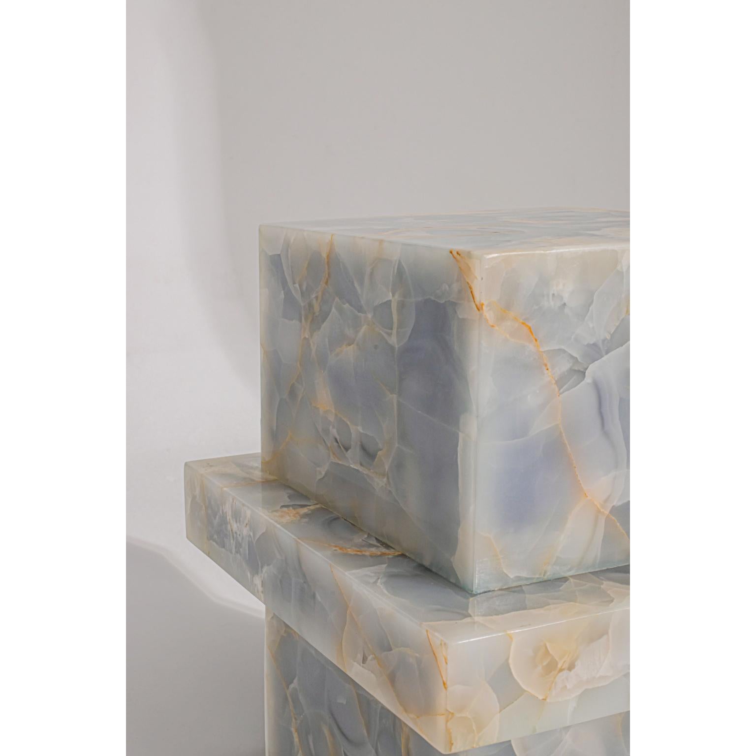 Postmoderne Table d'appoint Quinn en onyx bleu par RAFFINATO en vente