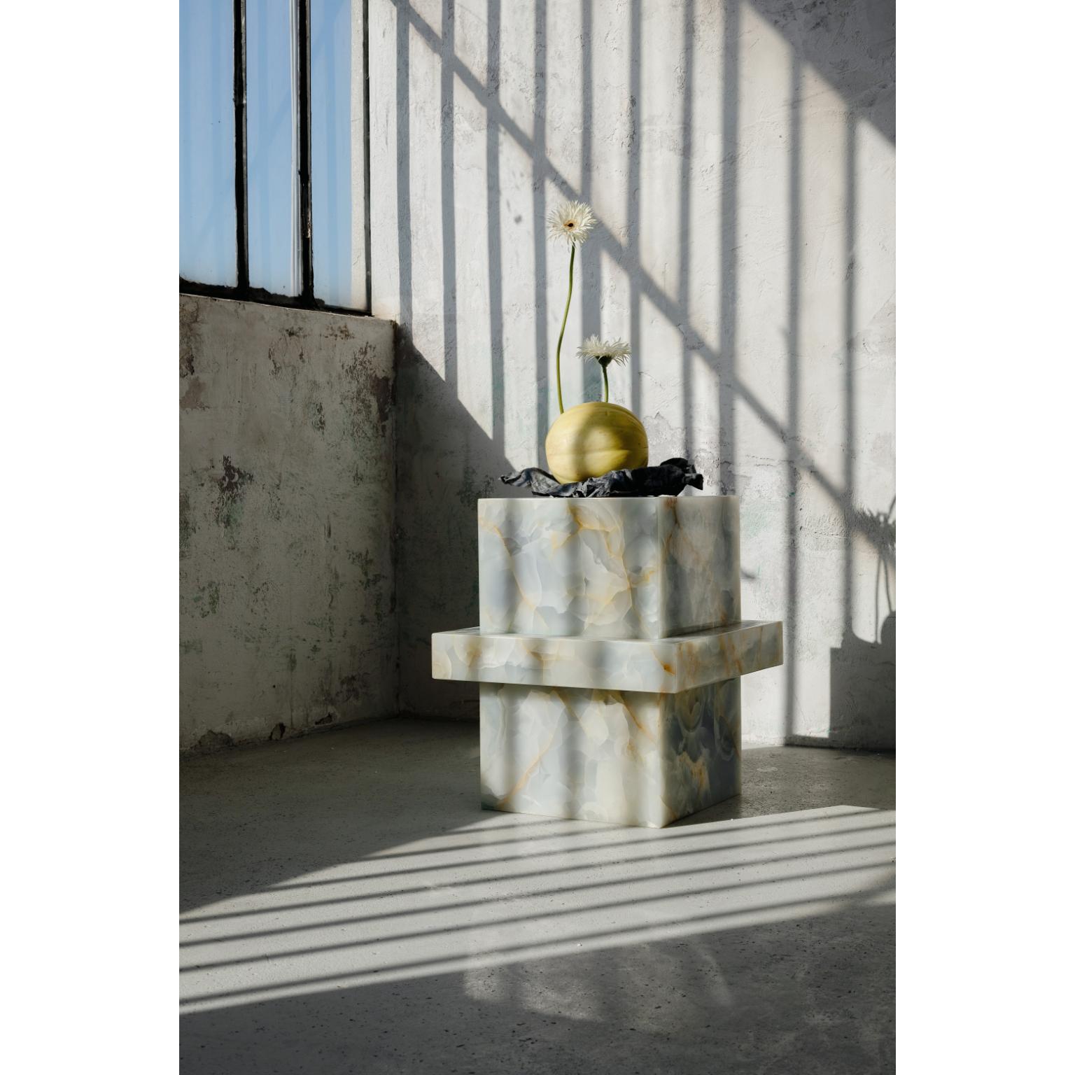 XXIe siècle et contemporain Table d'appoint Quinn en onyx bleu par RAFFINATO en vente