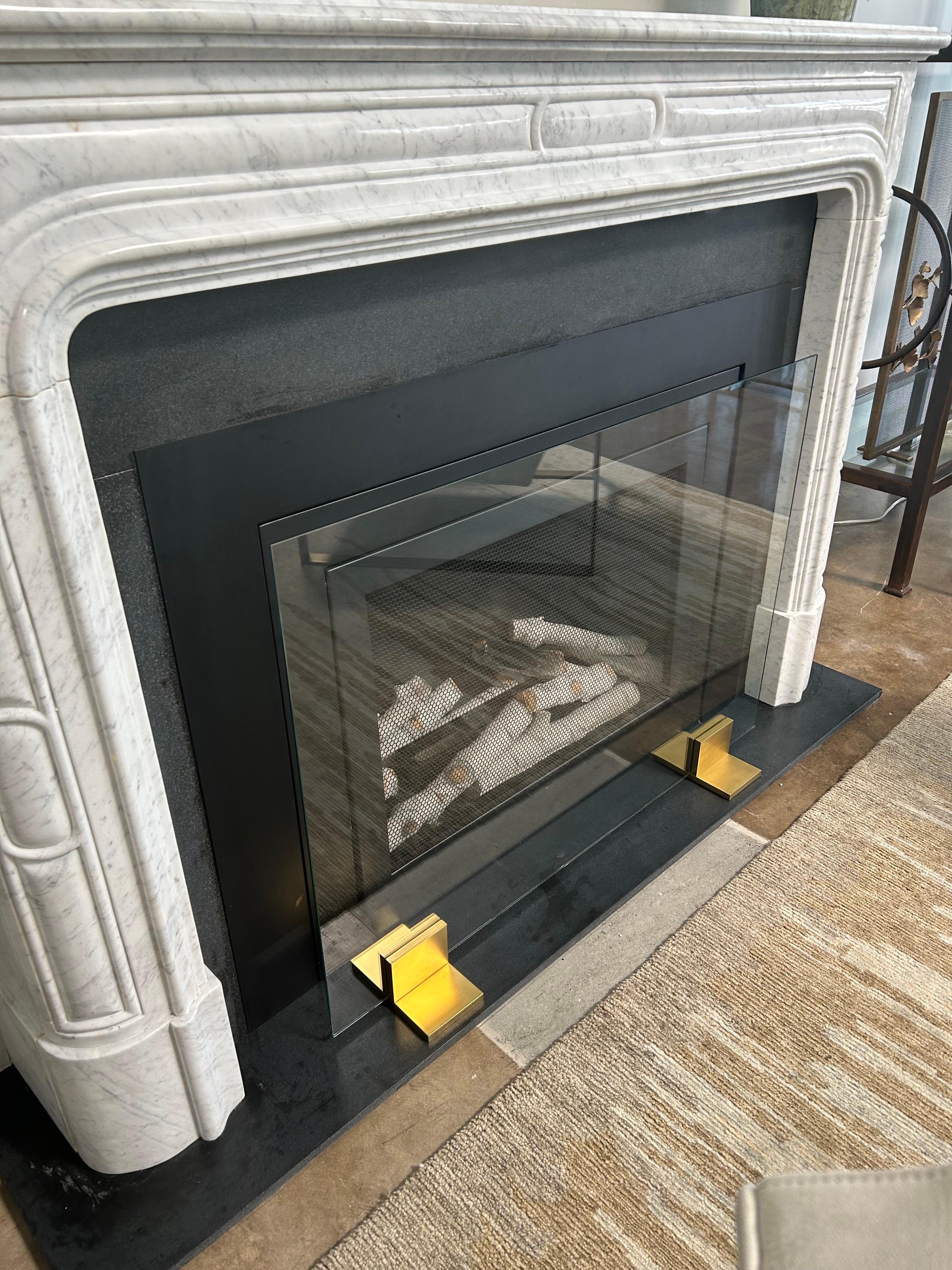 Quinn Glass Fireplace Screen, Ready To Ship In New Condition For Sale In Dallas, TX