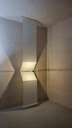 Elemento di illuminazione Quinta progettato da Silvio Coppola per Studio Artemide, anni '70.