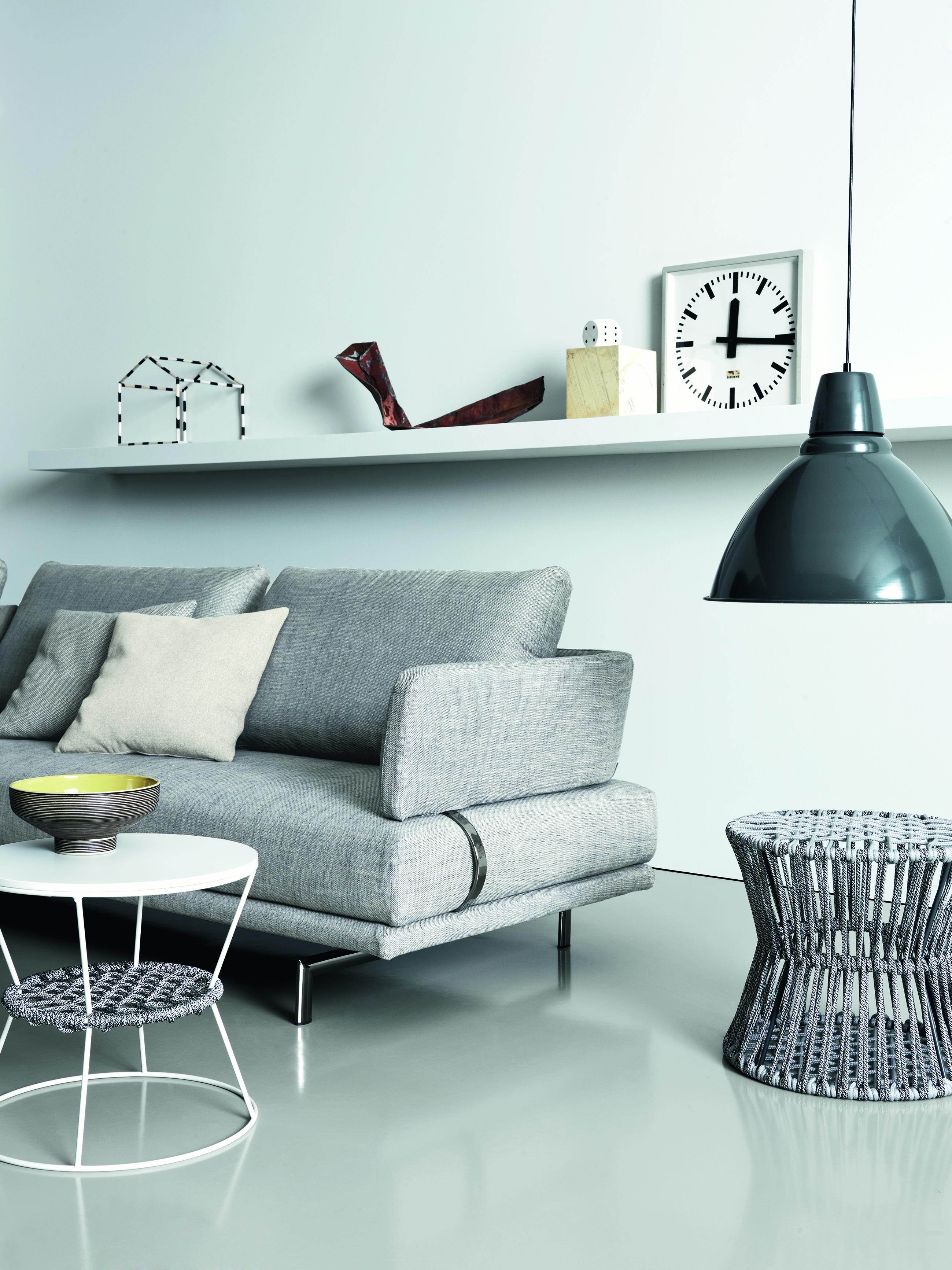 Moderne Petit canapé Quinta Strada à 2 places, tapissé de gris clair de Sergio Bicego en vente