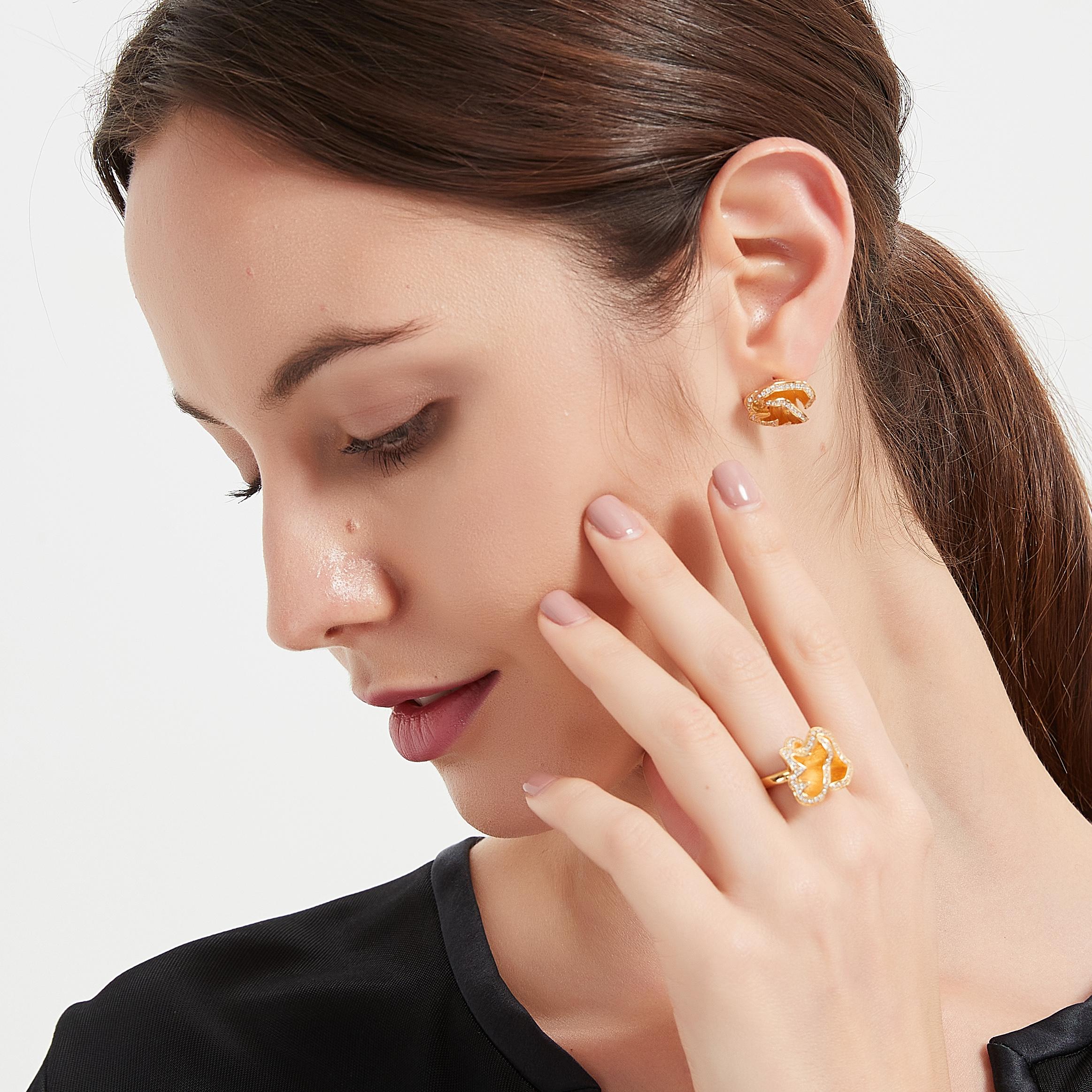 Modern Quintessence Gold Small Flower Ear Stud For Sale