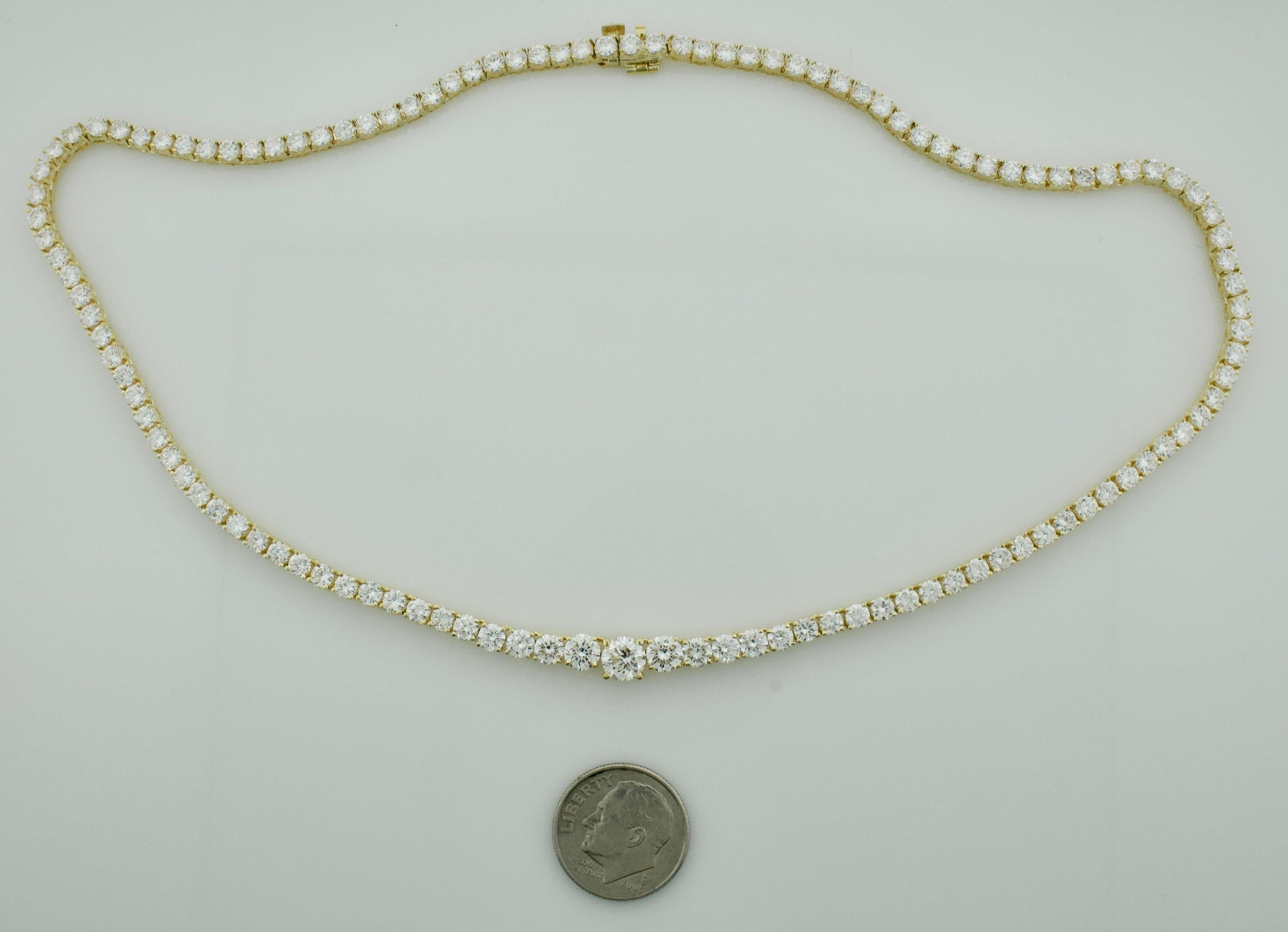 Quintessential Diamond Riviére Straight Line Graduated Diamond Necklace in 18k In Excellent Condition In Wailea, HI