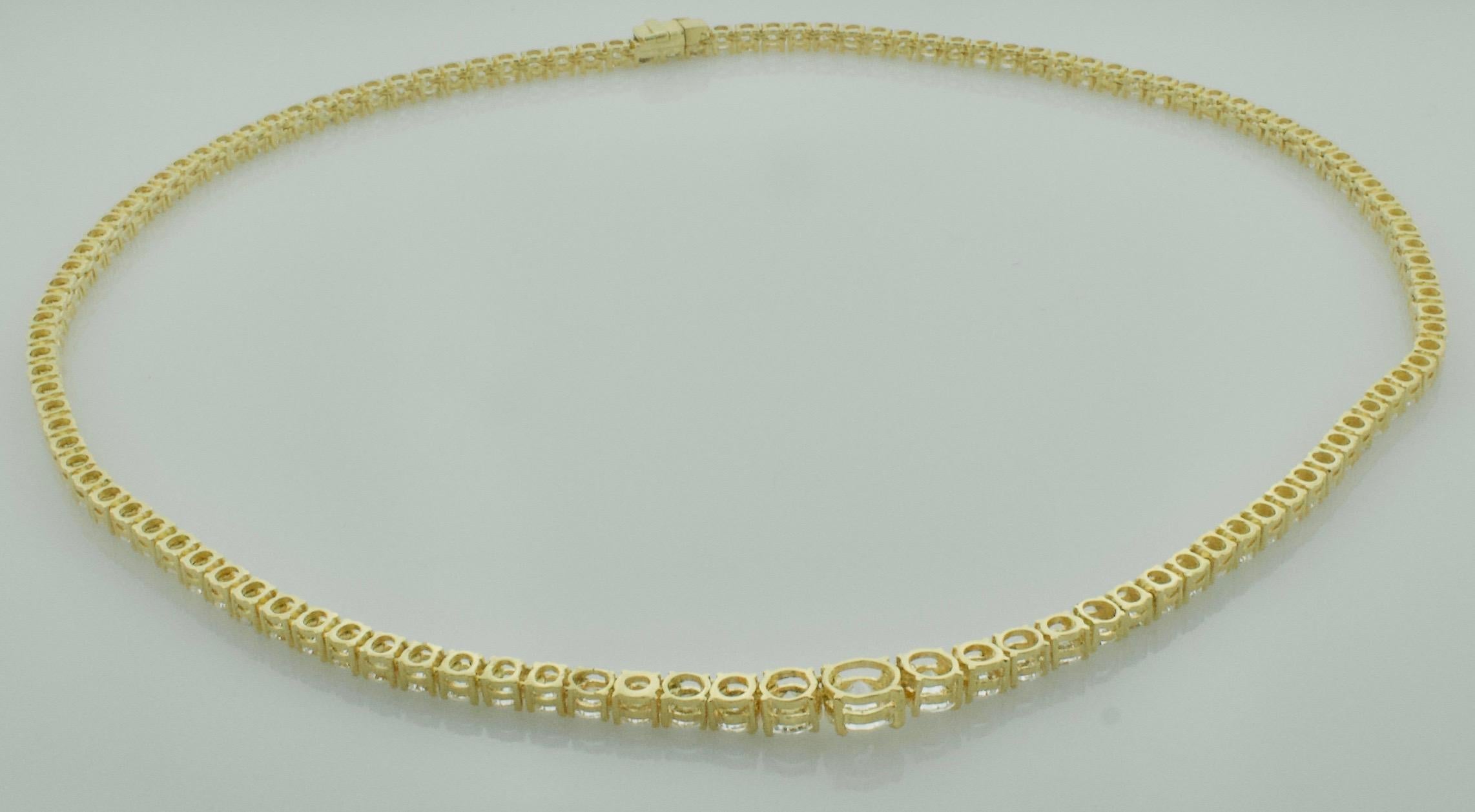 Women's or Men's Quintessential Diamond Riviére Straight Line Graduated Diamond Necklace in 18k