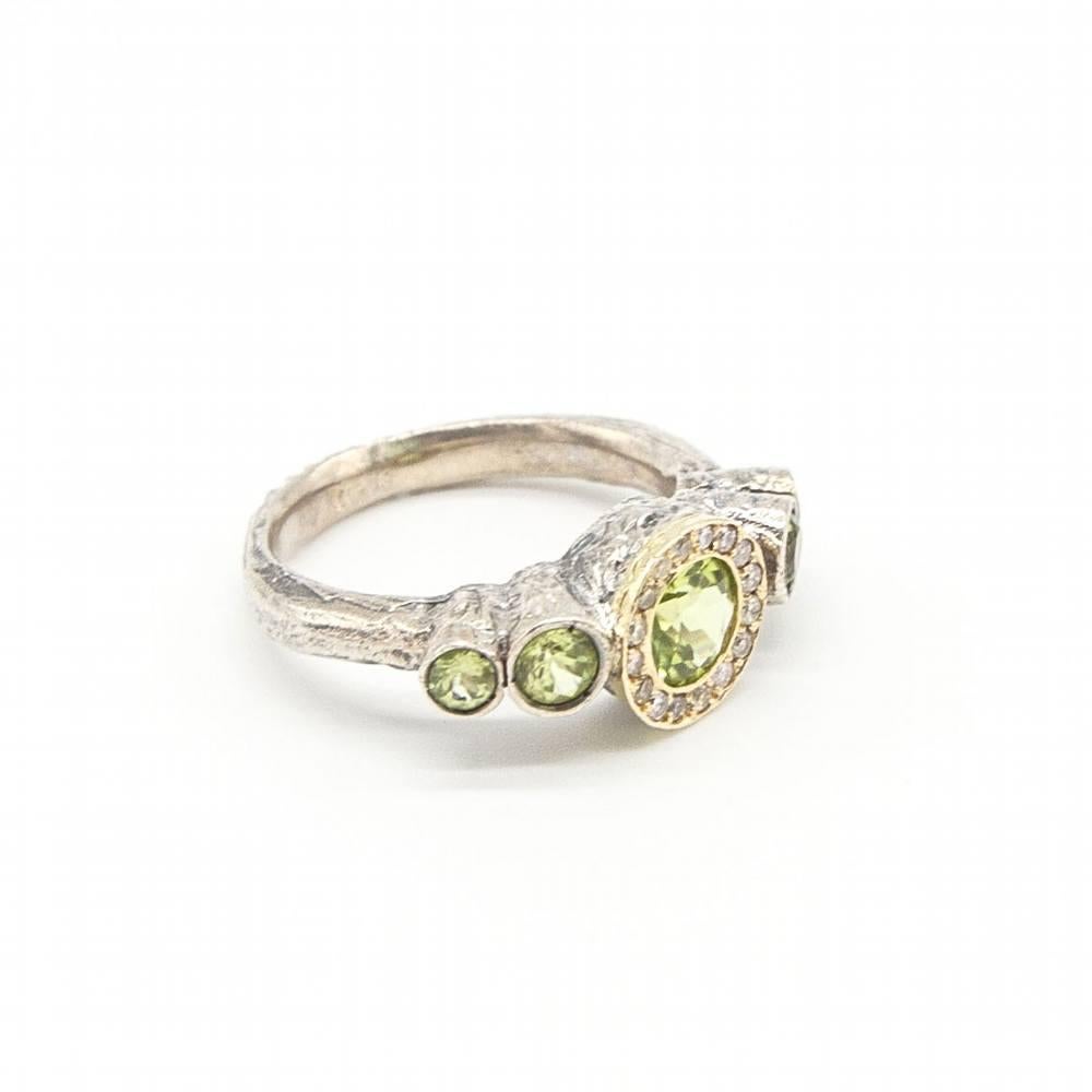 Yellow Gold and Silver Ring with Diamonds for woman  16x Brilliant Cut Diamonds and 5x Peridot l Size 15,5   18K Yellow Gold and 925 Silver/-.  5,72 grams  Ref.:D363898SO