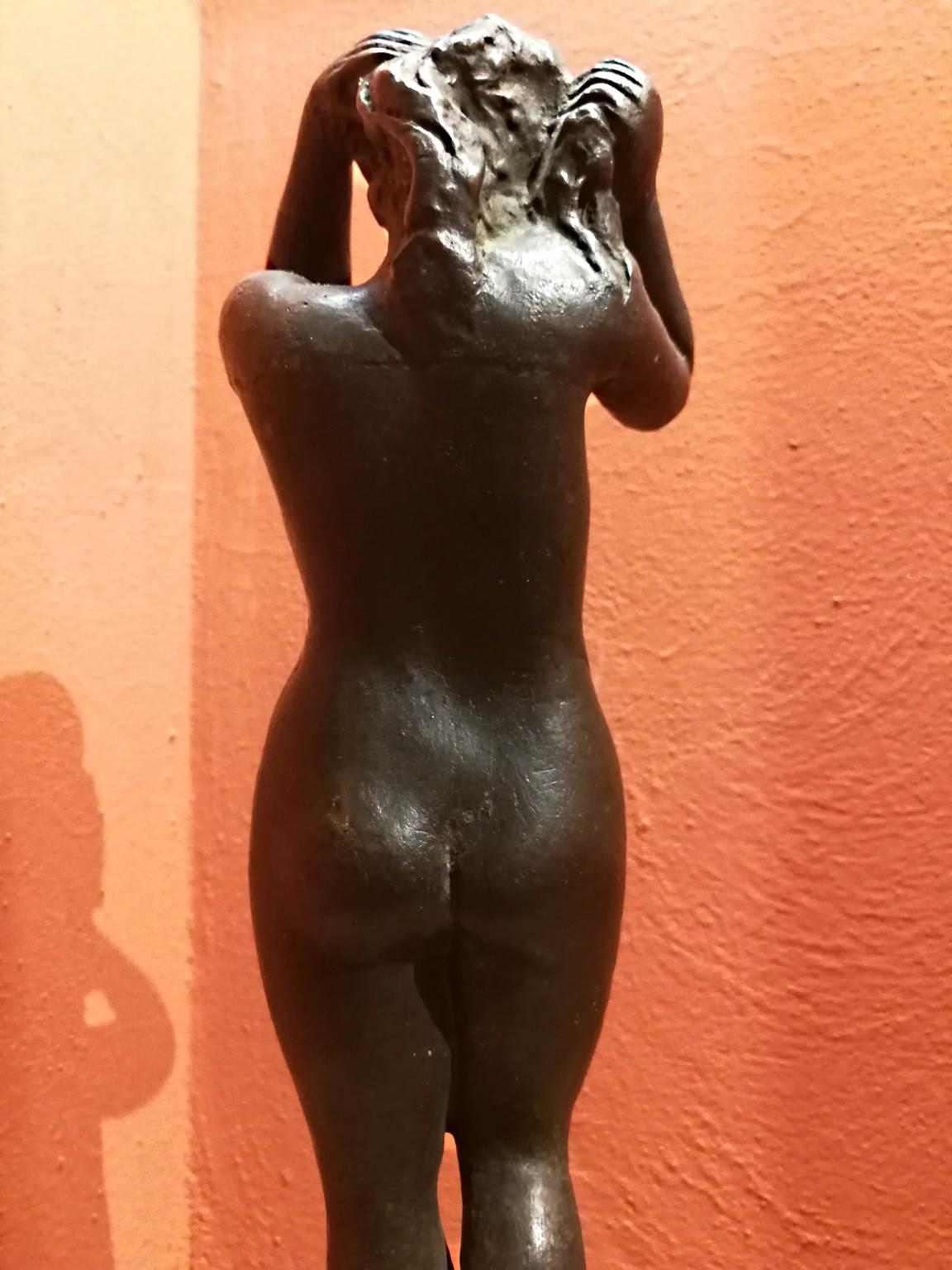 Statuetta in bronzo toscana figurativa nudo femminile del XX secolo en vente 1