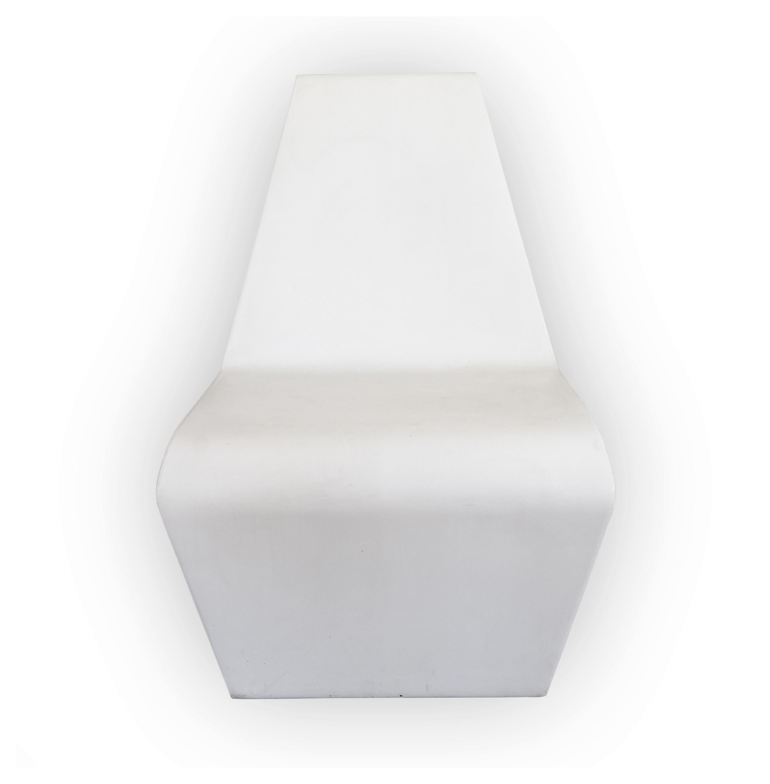 Trois chaises méduses vintage Quince et Milan en plastique moulé pour l'intérieur et l'extérieur. Ces chaises se balancent légèrement et ont une assise très confortable ! Une nouvelle version de la chaise moderne ! Cette pièce est fabriquée à la