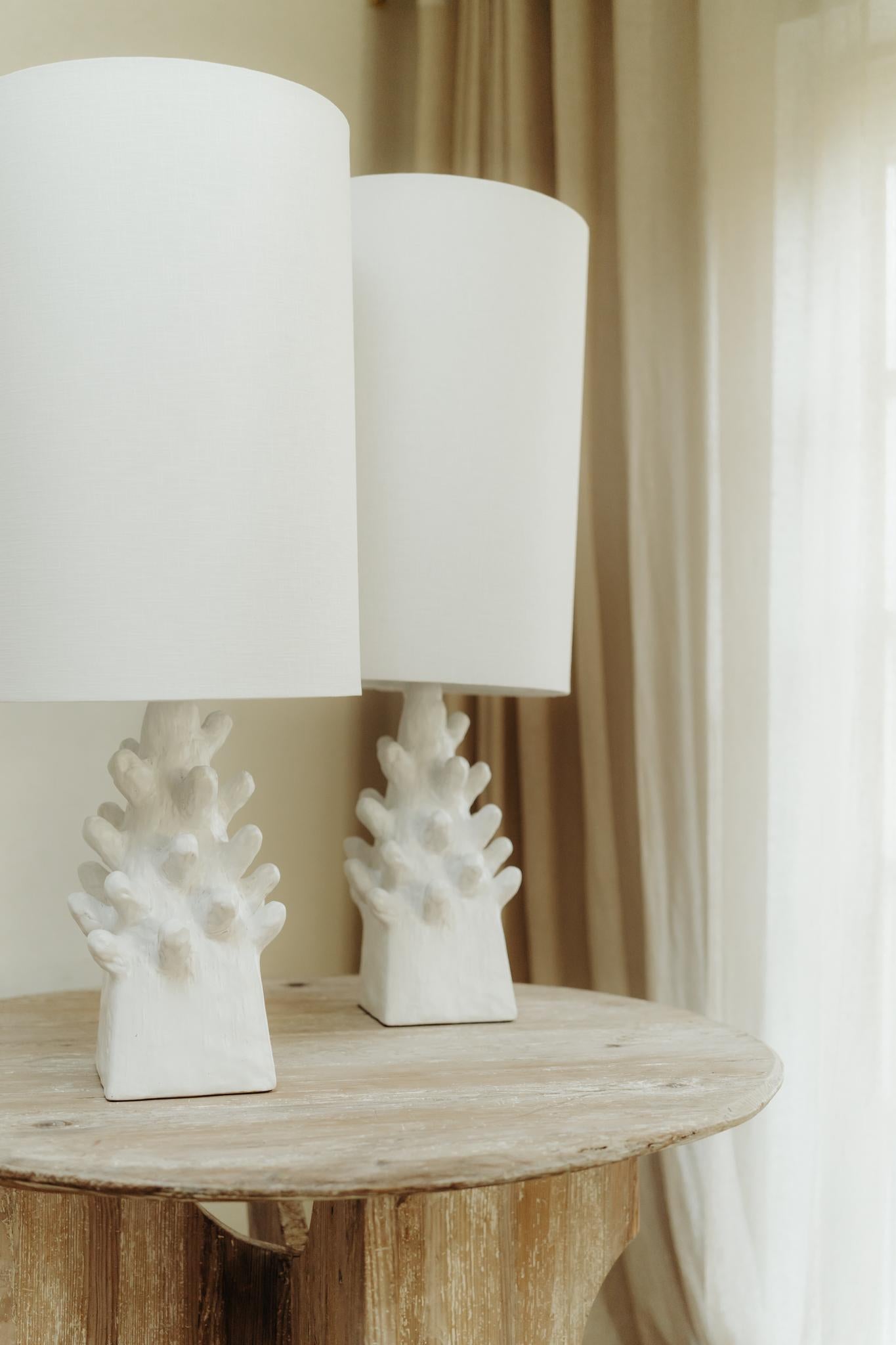 Céramique Lampes de table excentriques en céramique, abat-jour en lin blanc inclus en vente