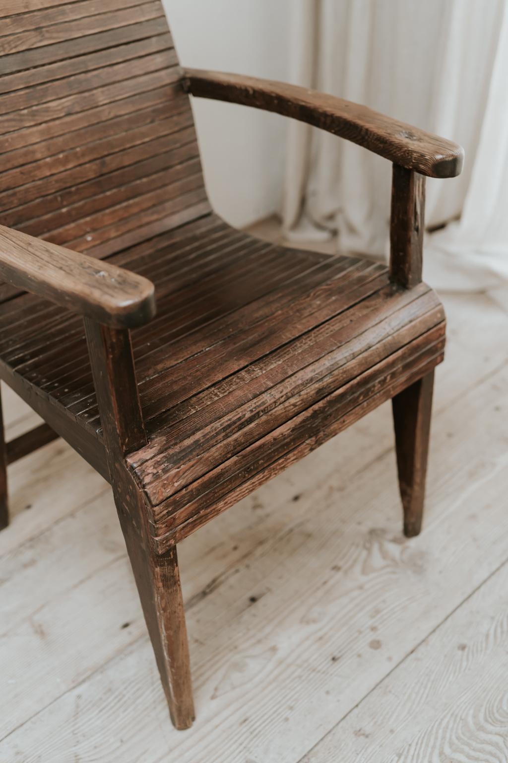 Quirky Highback Wooden Chair In Good Condition In Brecht, BE