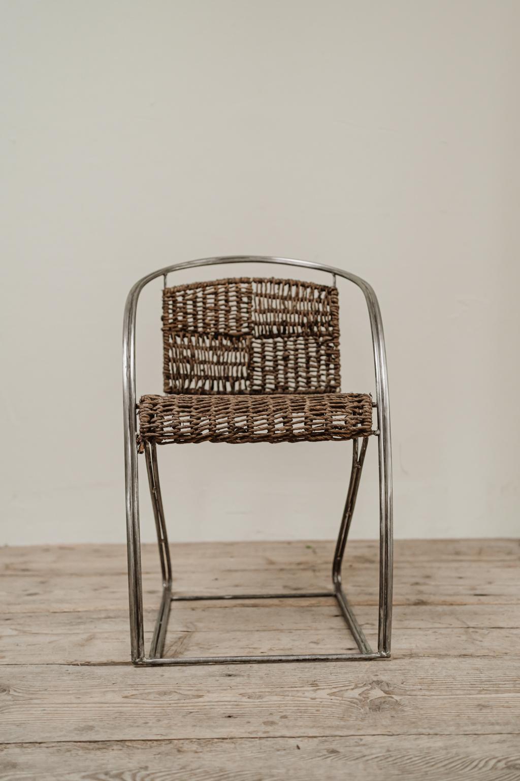 Stuhl aus skurrilem Eisen/Rattan (Französisch) im Angebot