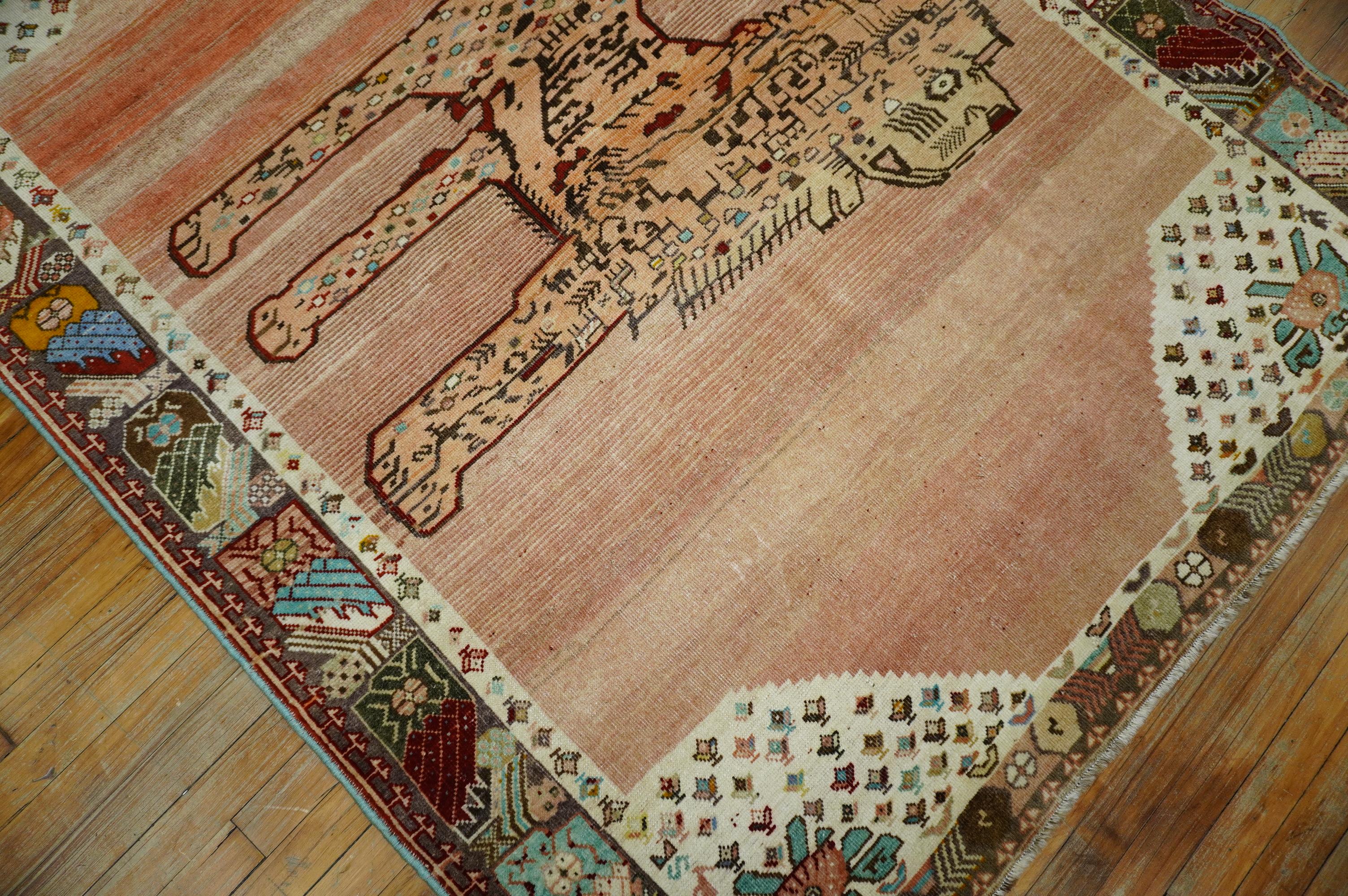 Tapis persan Shiraz en forme de lion excentrique en vente 2