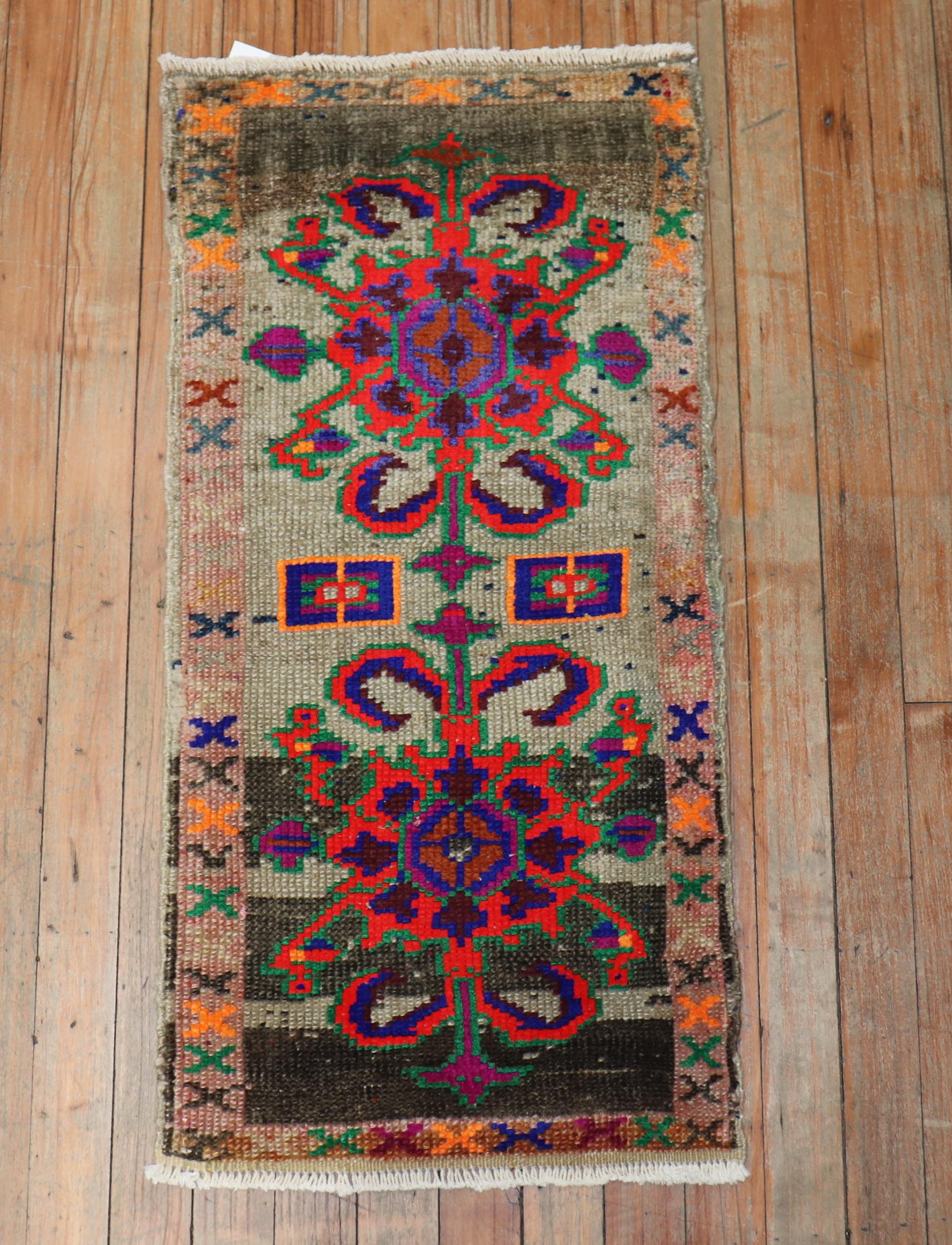 Quirky vintage Turkish Anatolian floral rug featuring vibrant colors on a silver field

Measures: 1'5' x 2'10