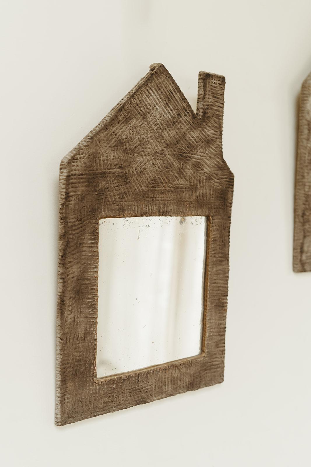 i love the creations of french artist José Esteves, these two mirrors are quirky and fun ... 