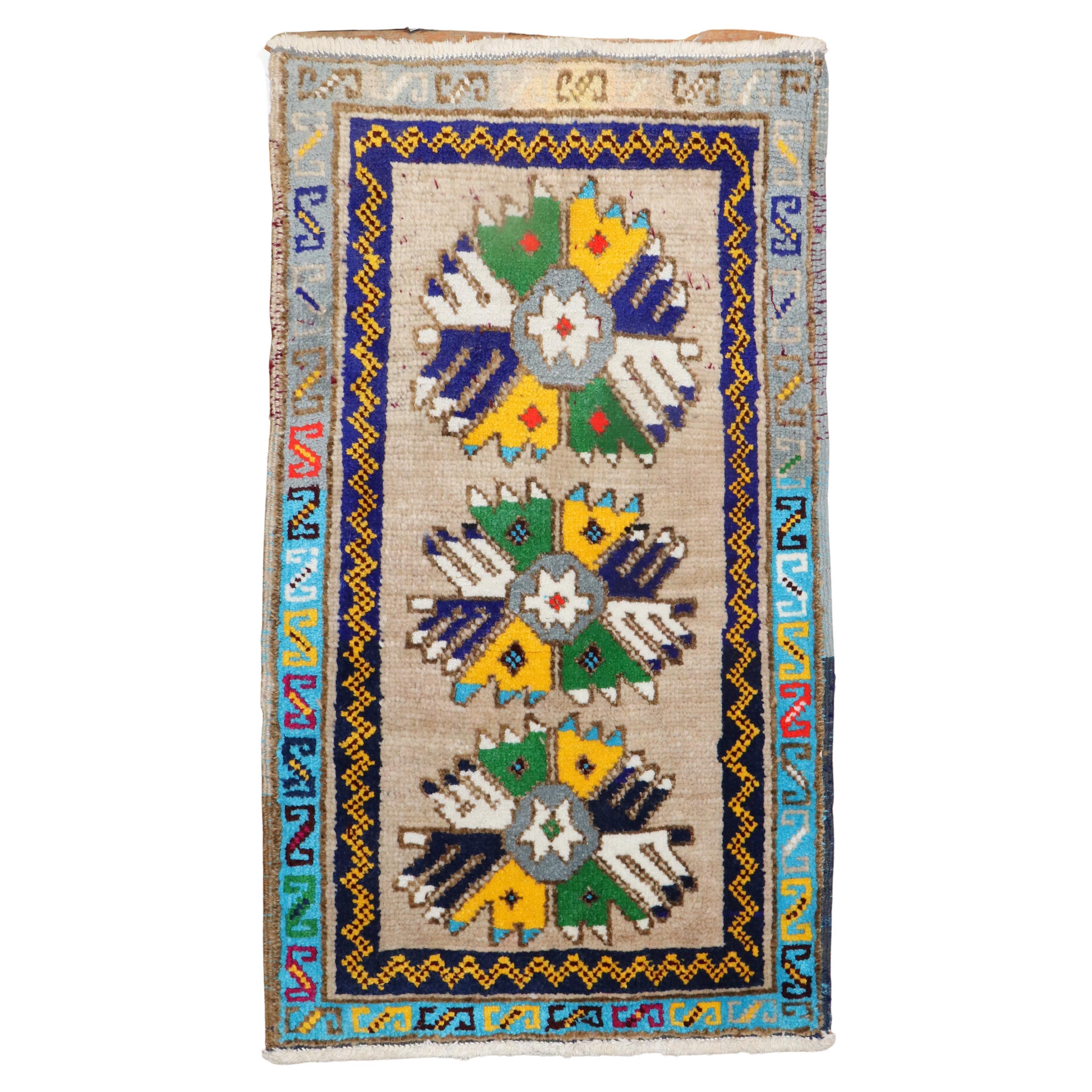 Mid 20th century quirky Turkish Anatolian Rug

Measures: 1'5'' x 2'5''.
