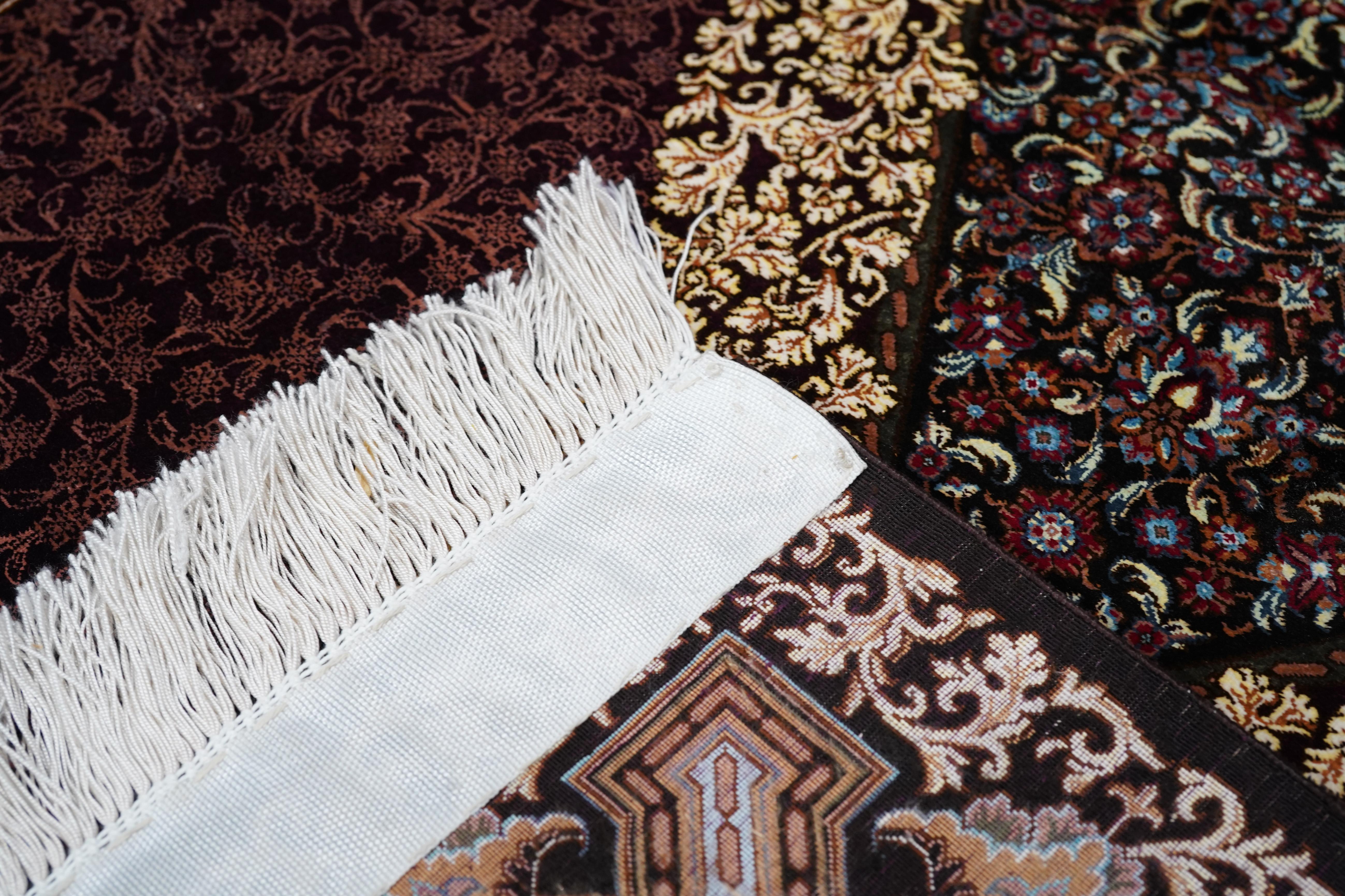 Feiner persischer Qum- Jamshidi-Teppich aus Seide im Vintage-Stil, signiert, 3'4'' x 4'11'' im Angebot 6