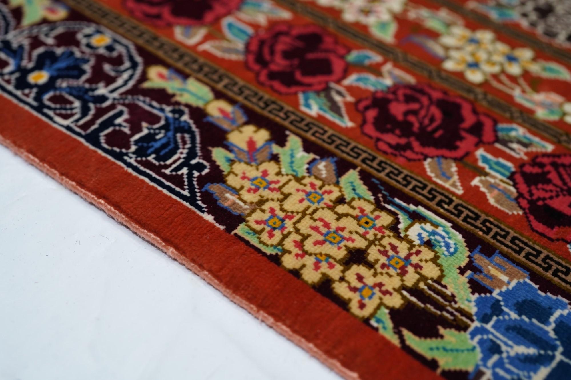 Alfombra Qum 1'10'' x 2'10'' en Bueno estado para la venta en New York, NY