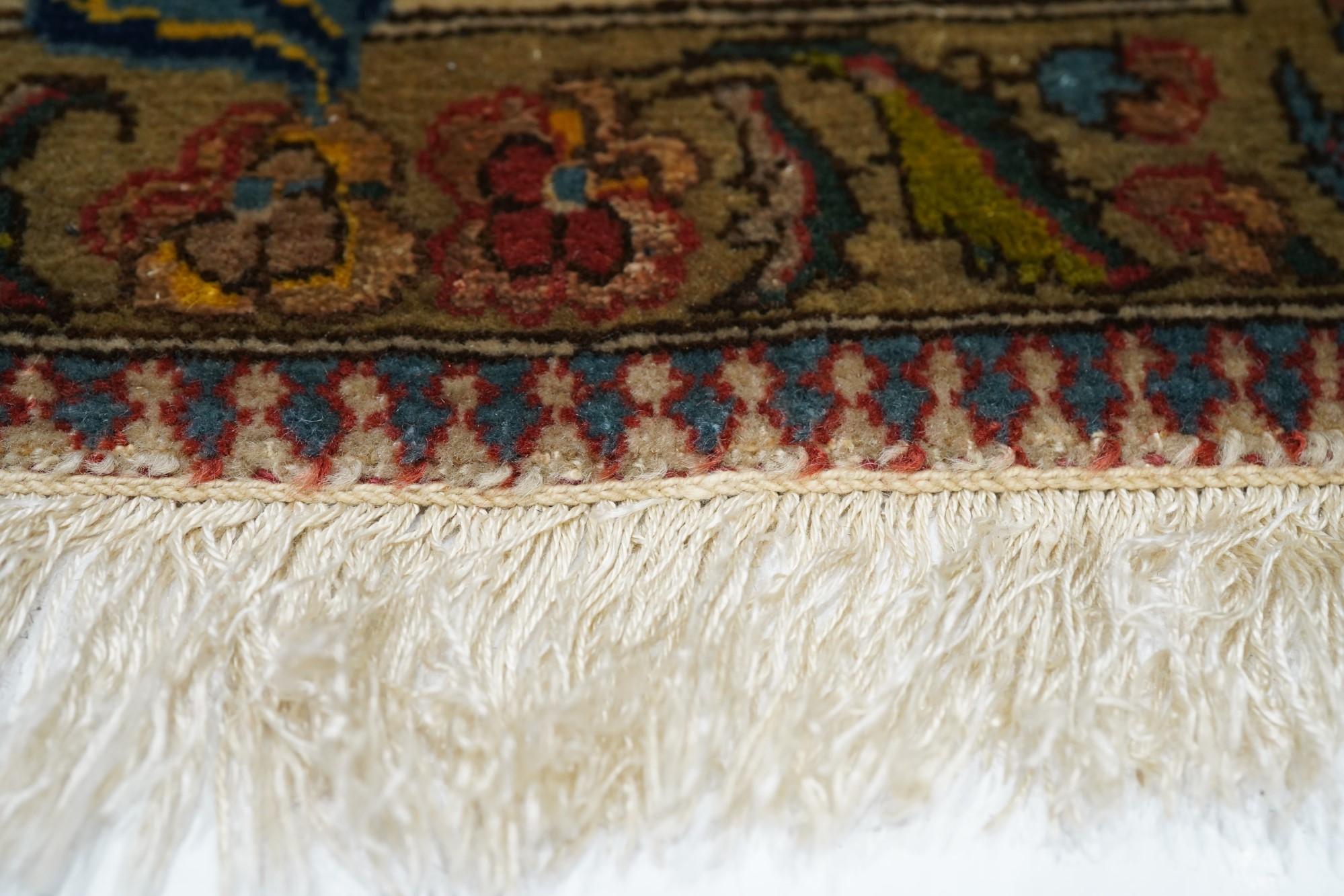 Äußerst feiner persischer Teheran-Teppich aus Wolle und Seide 4'4'' x 7'4'' (Persisch) im Angebot