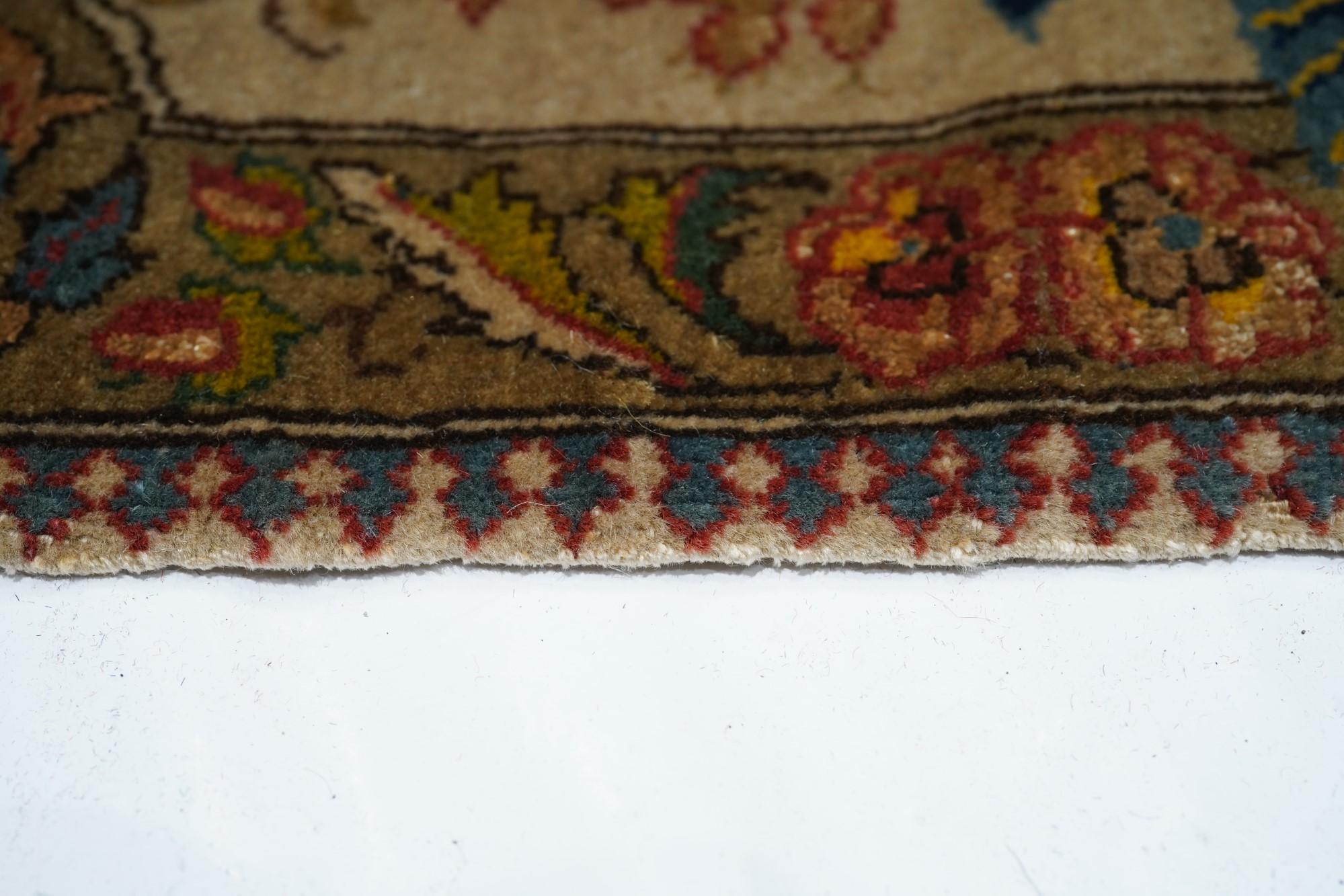 Äußerst feiner persischer Teheran-Teppich aus Wolle und Seide 4'4'' x 7'4'' (Mitte des 20. Jahrhunderts) im Angebot