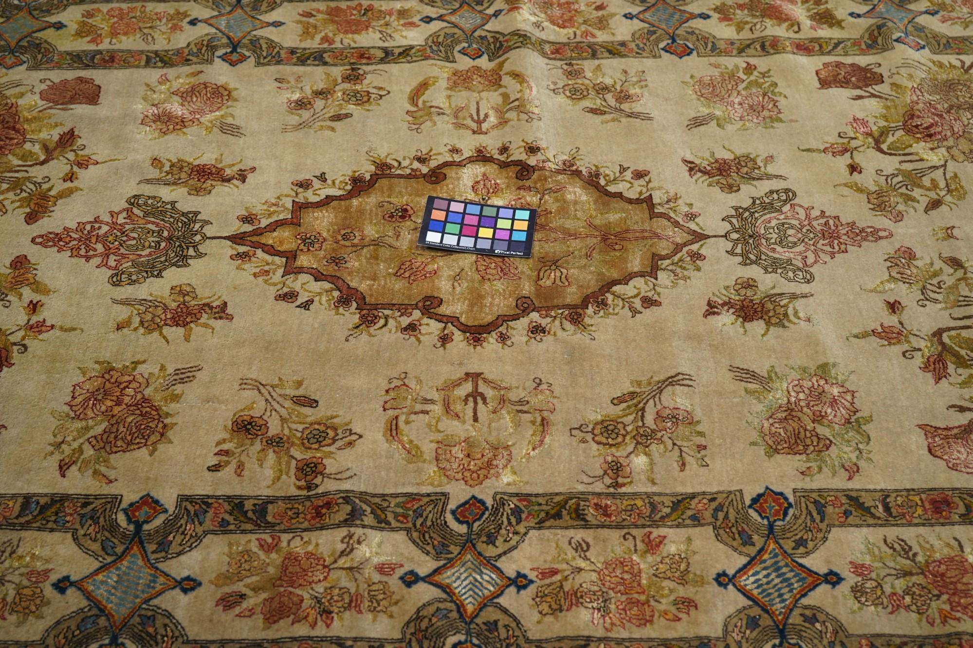 Äußerst feiner persischer Teheran-Teppich aus Wolle und Seide 4'4'' x 7'4'' im Angebot 4