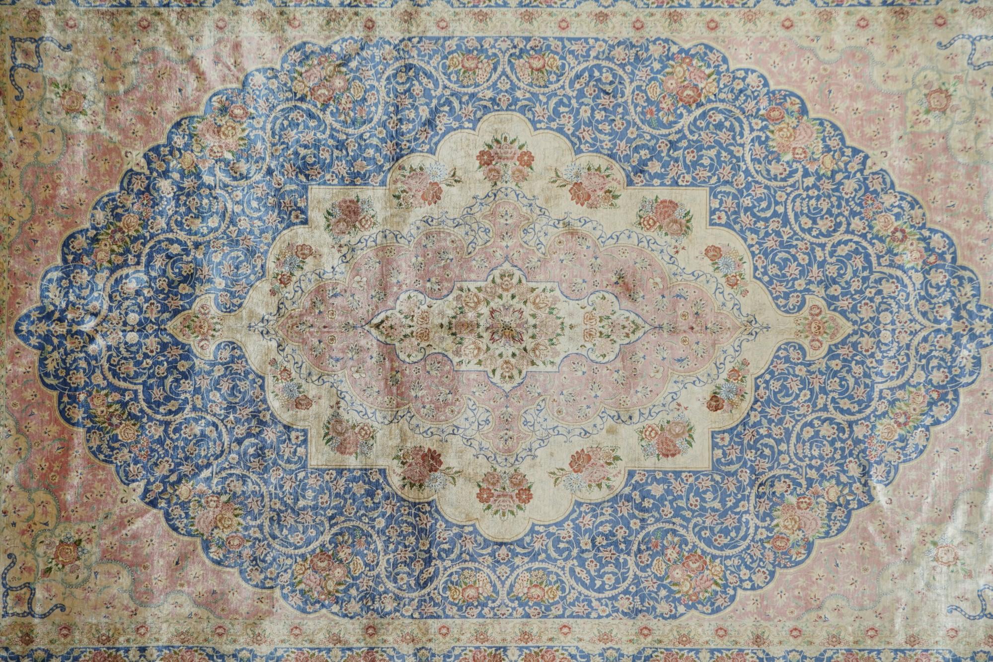 Qum Rug 6'5'' x 9'8'' In Excellent Condition For Sale In New York, NY