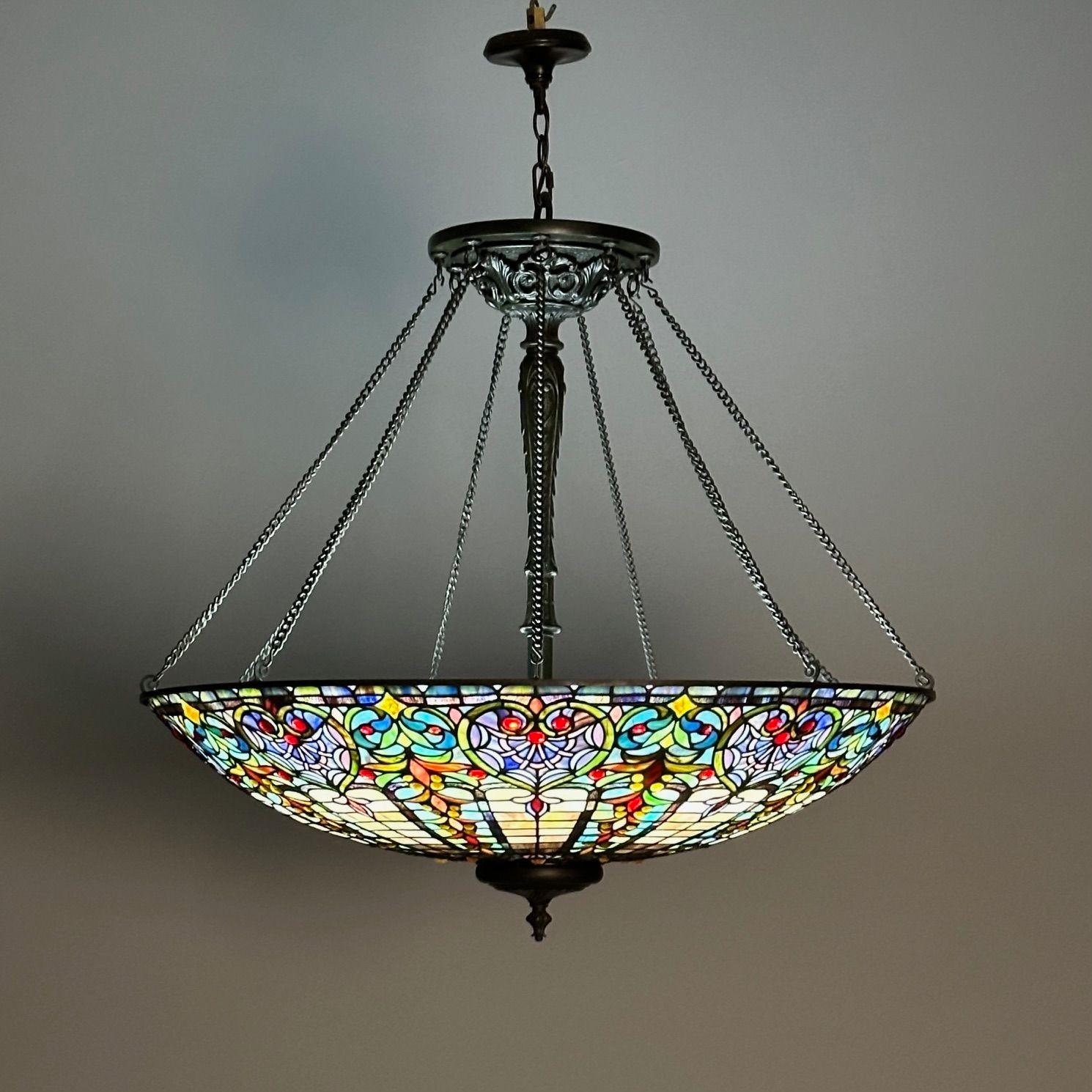 Quoizel, Tiffany Style, Bowl Chandelier, Resin, Art Glass, Bronze, 2010s
A finely detailed and highly decorative ceiling light in the Tiffany style. This large and impressive fixture is sure to add a gleaming addition to any room in the home or