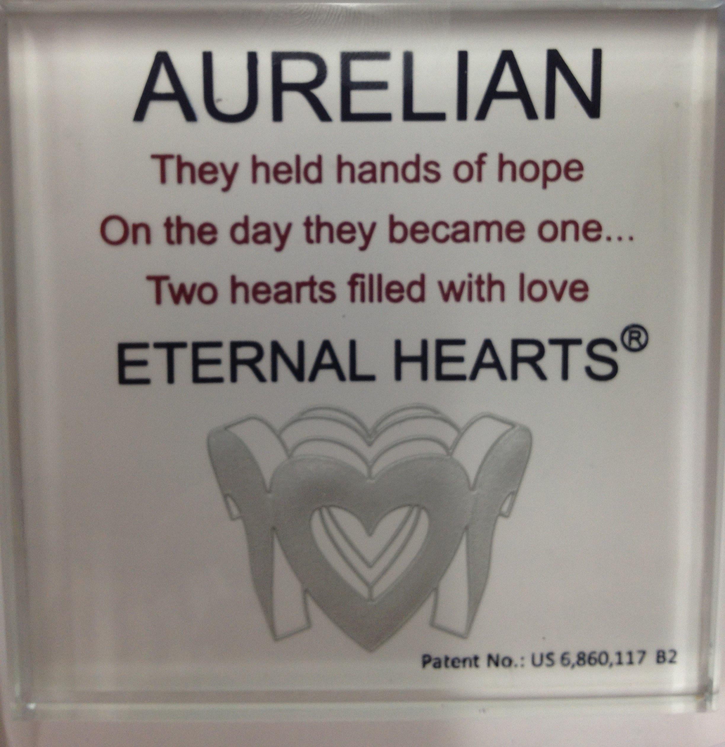Eternal Hearts Platin Ring in Platin gefasst
Patent Nr.: US 6,860,117 B2
Metall: Platin
Diamant-Infos: G/H VS2 SI1, Runder Brillant 5 Diamanten, 1,33 ct. Mikro-Pflaster .15 ct. 
Gesamtgewicht der Diamanten: 1.48 cwt.
Artikel Gewicht: 3.90