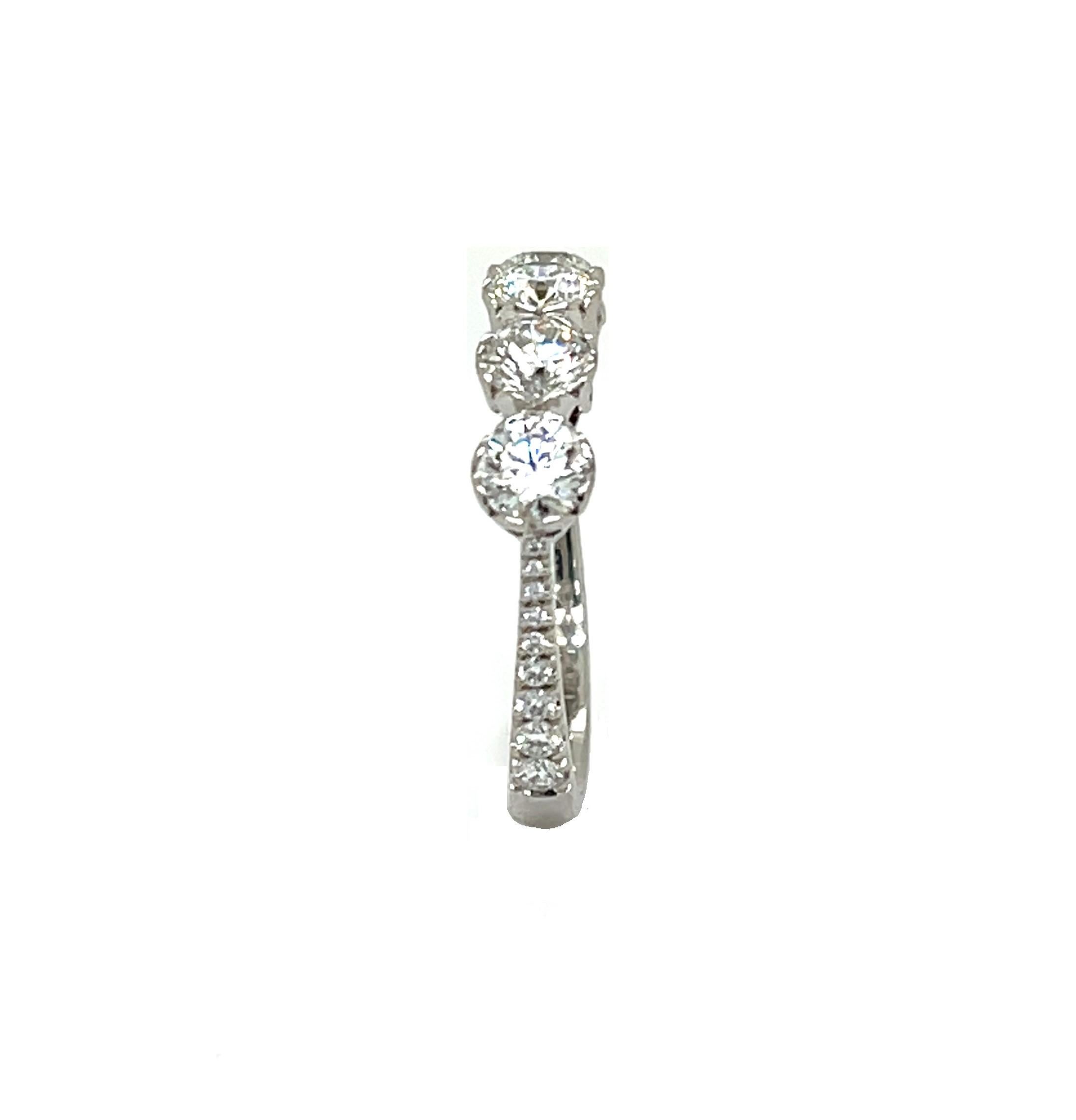 R-3351, Eternal Hearts Platinring (Rundschliff) im Angebot
