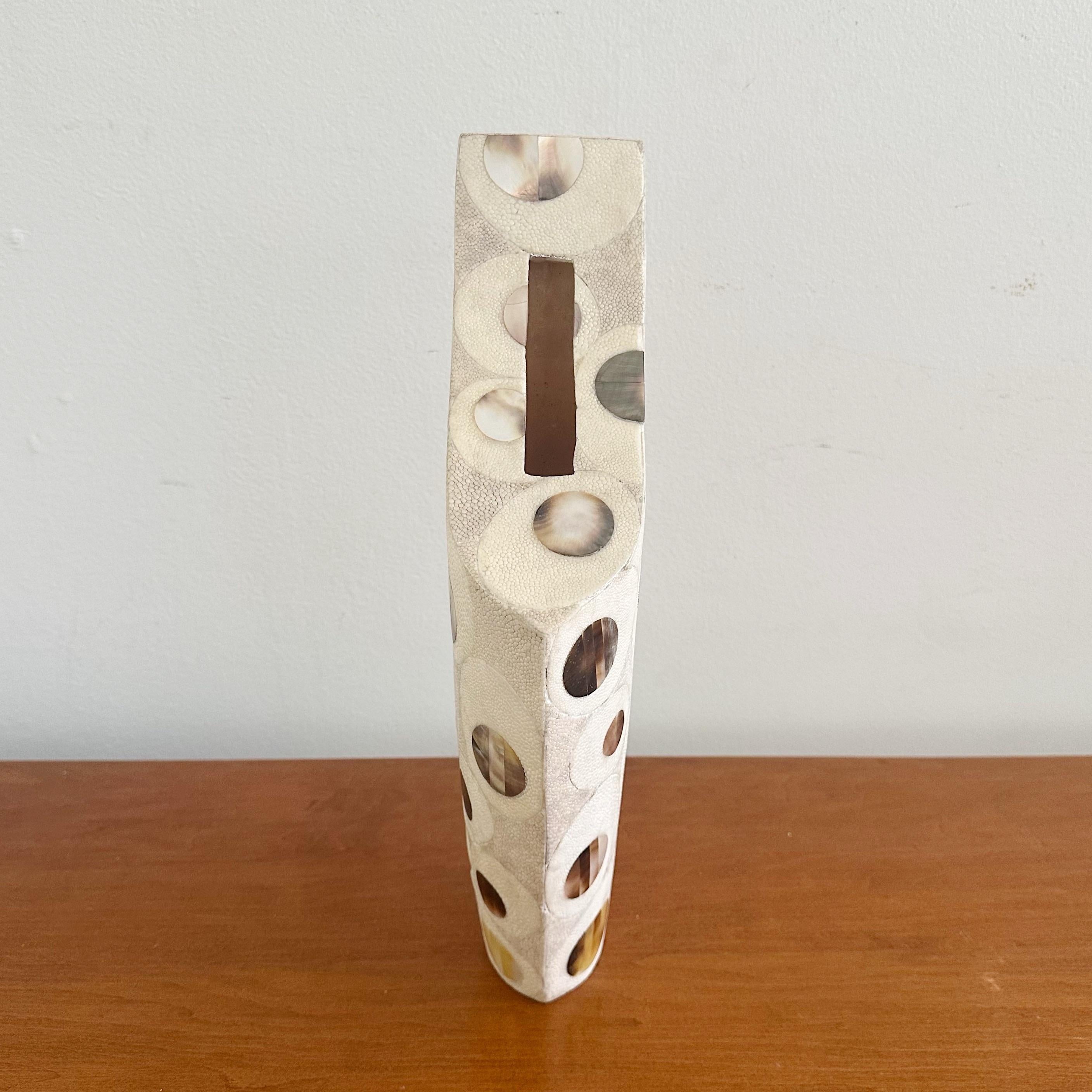 R & Y Augousti Vaso in zigrino e madreperla in vendita 1