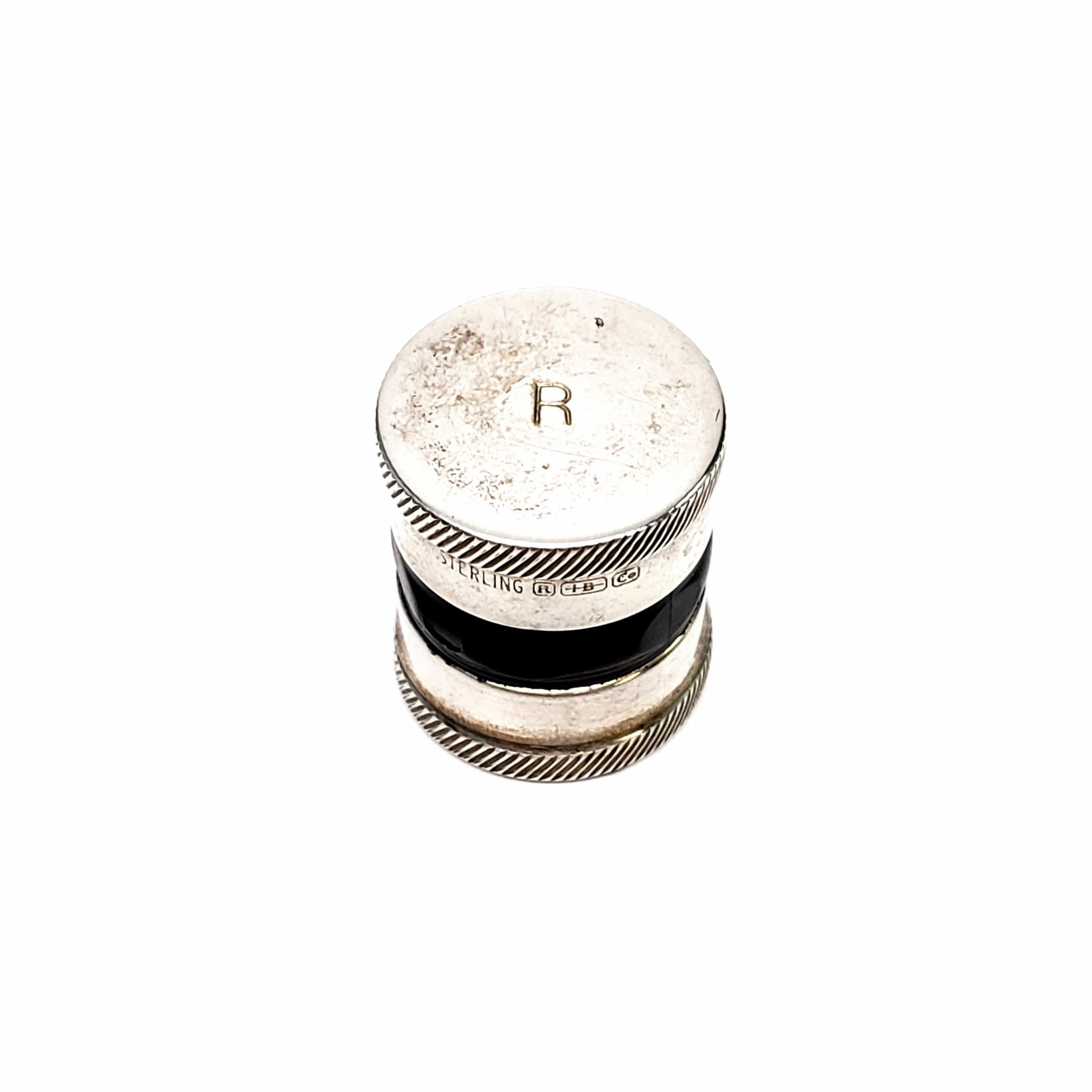 Antique sterling silver contact lens case by R. Blackington Co.

This antique contact lens case features an R for the right lens, and a monogram on the other side, and a black grip in the middle to help unscrew the lids.

Measures 1