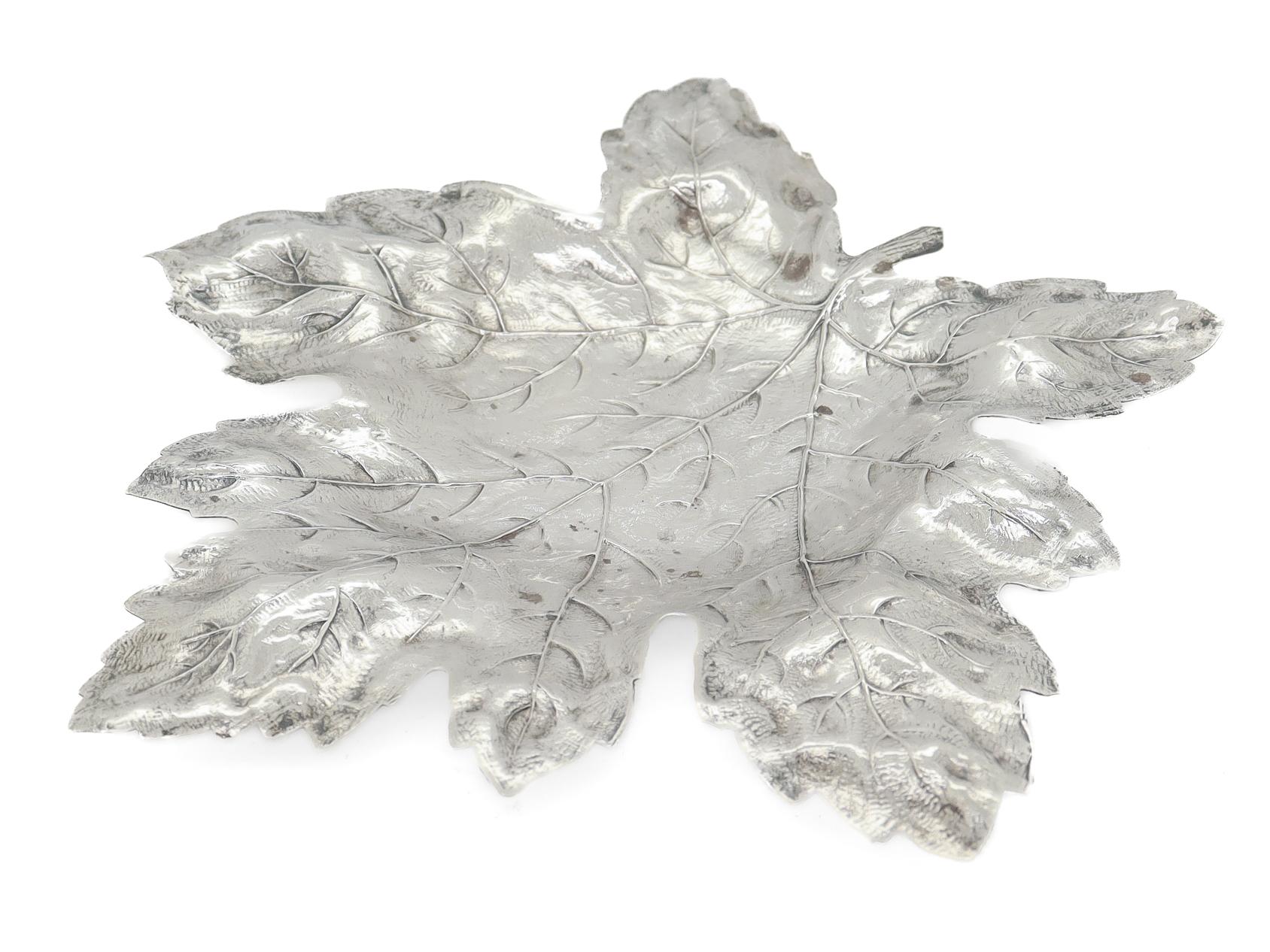 Argento 925 R. Piatto a forma di foglia d'acero in argento Sterling di Blackington della metà del secolo scorso o Vide Poche in vendita