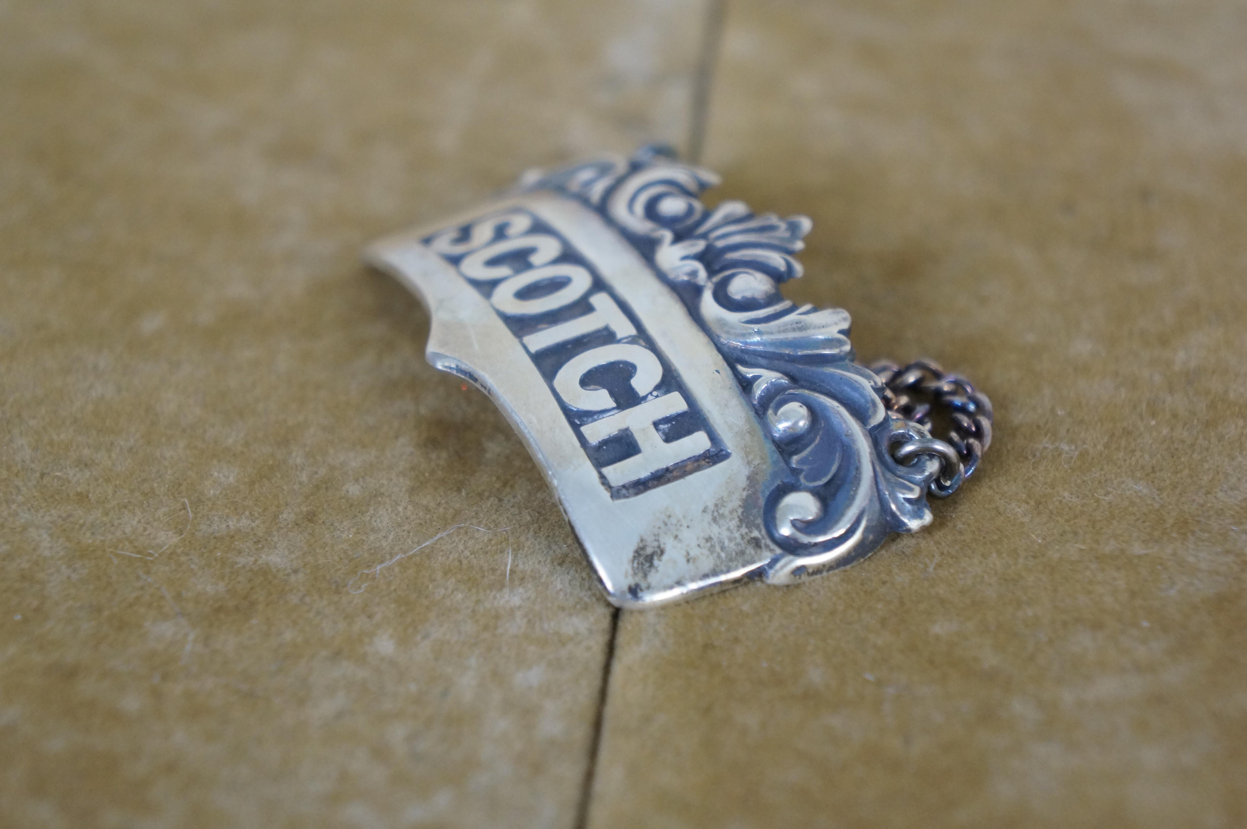 R Blackinton Barocco in argento Sterling Scotch Liquor Bar Bottle Label Charm 27g In condizioni buone in vendita a Dayton, OH