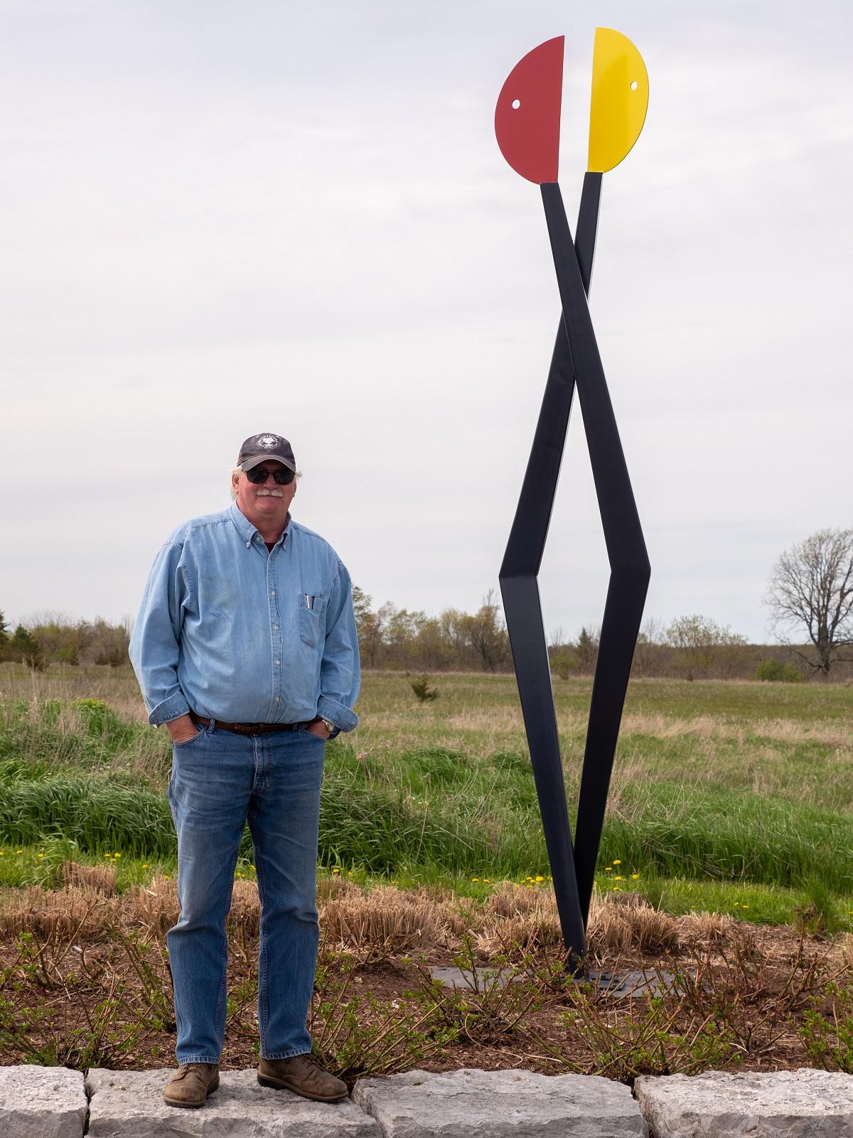 Bold, clean lines and vivid colours attract the viewer’s eye to this minimalist sculpture by Robert Clarke Ellis. The Toronto artist creates expressive pieces forged out of steel. The stick-like figures in black have yellow and red ‘heads’ that