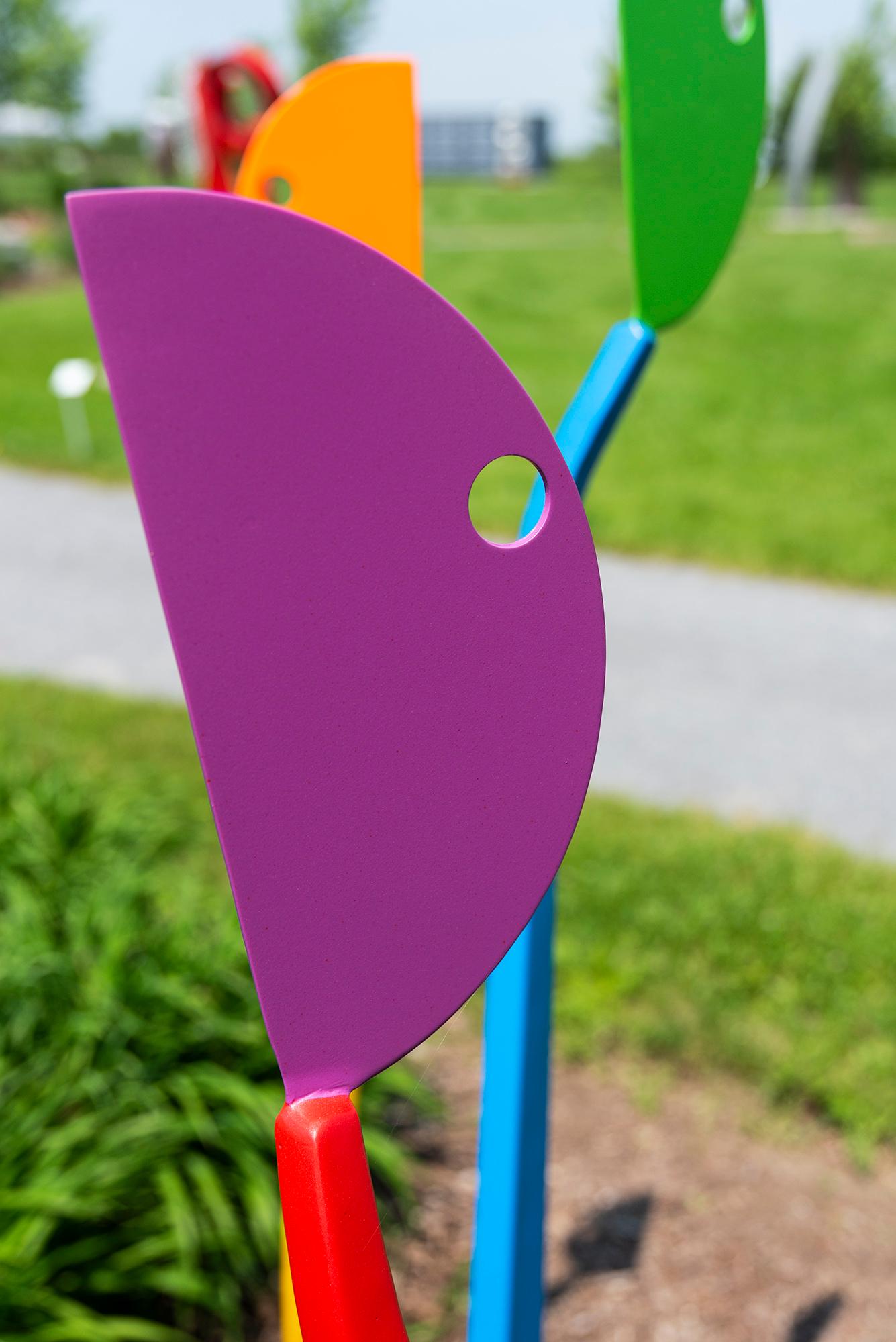 Red, Yellow and Blue - sculpture minimaliste et abstraite en acier peint par poudrage en vente 4