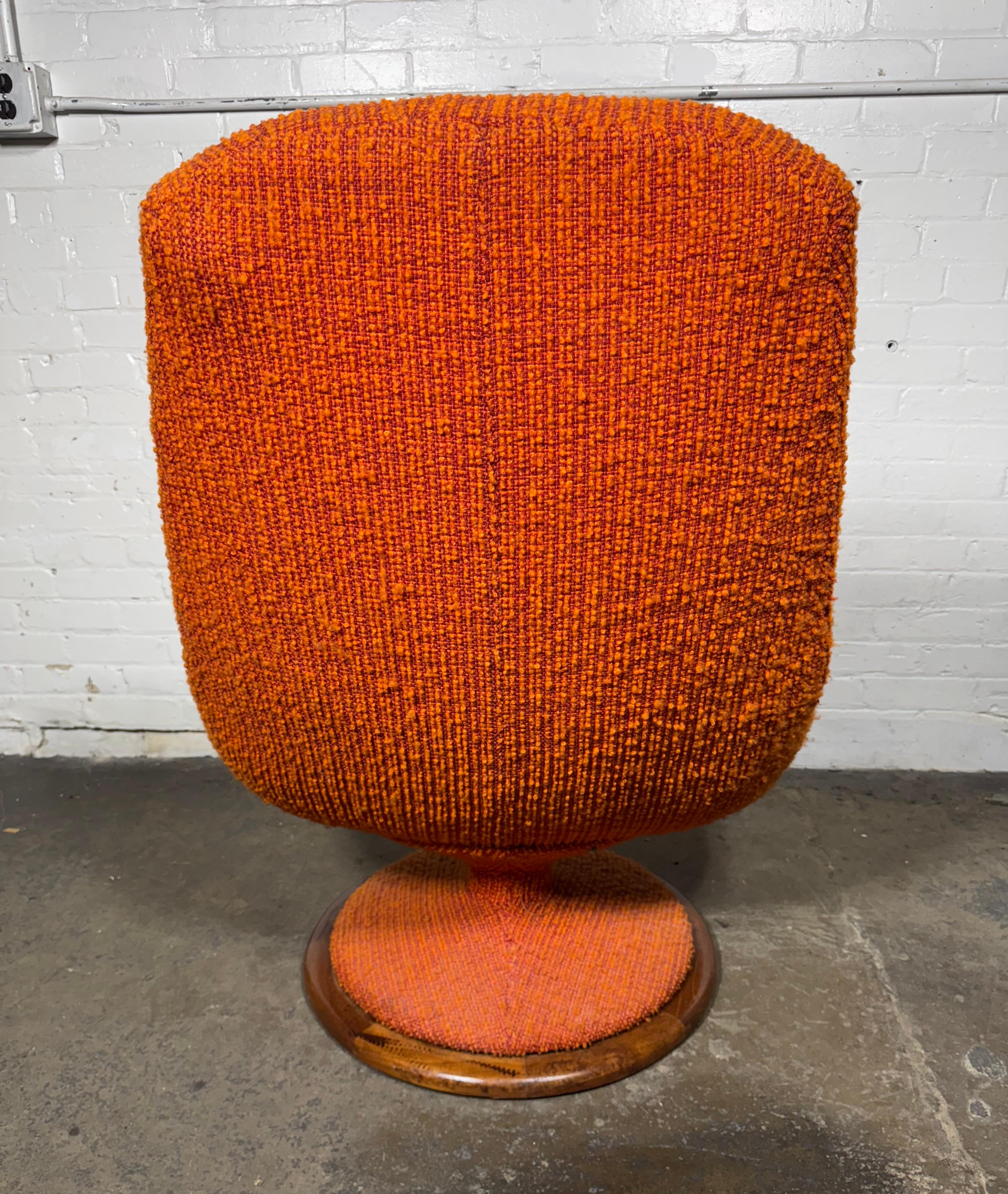 Canadian R. Huber Danish Modern / Space Age Teak Swivel 