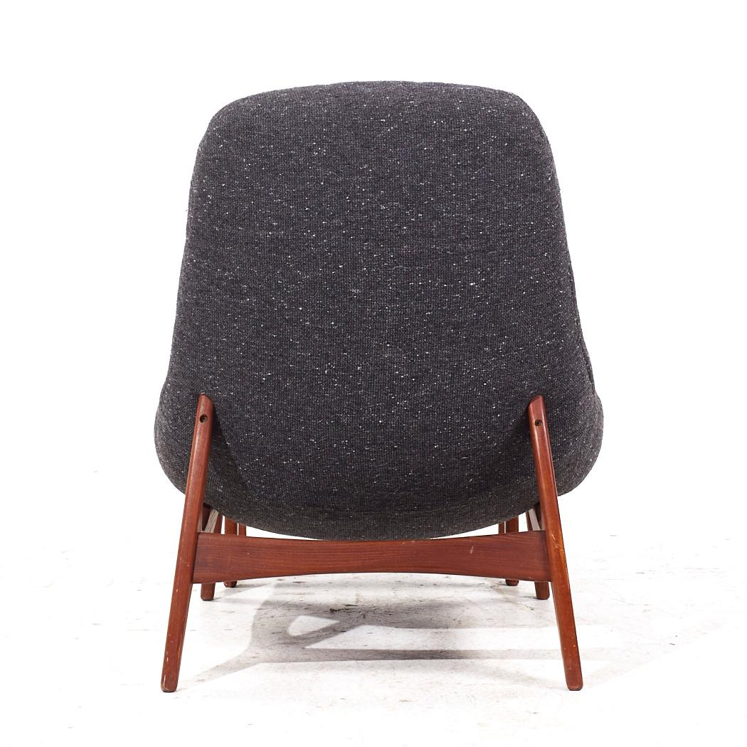 R Huber Mid Century Teak Lounge Chair with Ottoman In Good Condition In Countryside, IL
