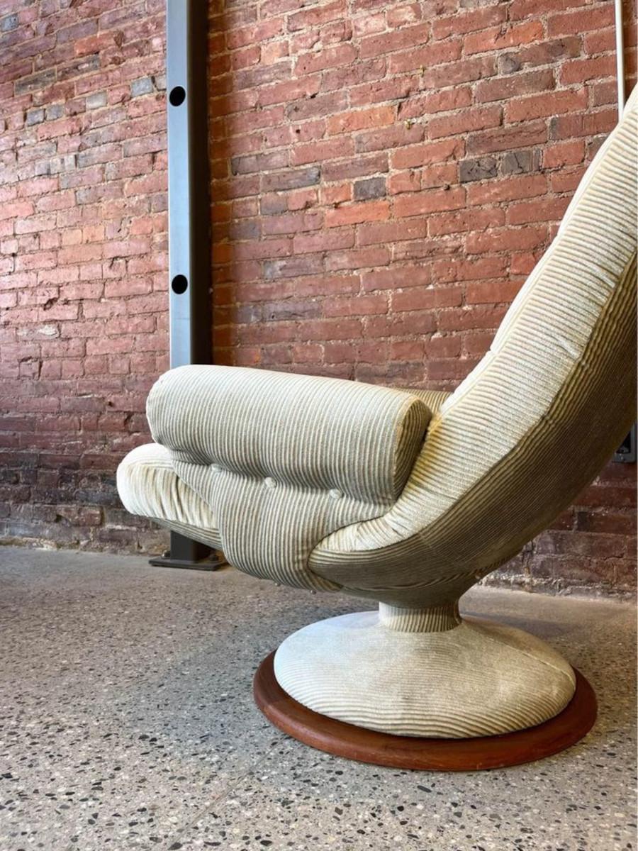 Mid-20th Century R. Huber Scoop Chair