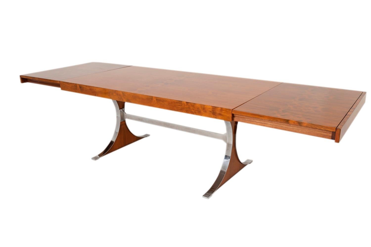R.-J. Caillette, attributed to.
Rectangular table, “Sylvie” model, in veneered rosewood standing on two diabolo feet partially covered with stainless steel and joined by a stretcher in the same material. Large tray ending with a drawer at each side,