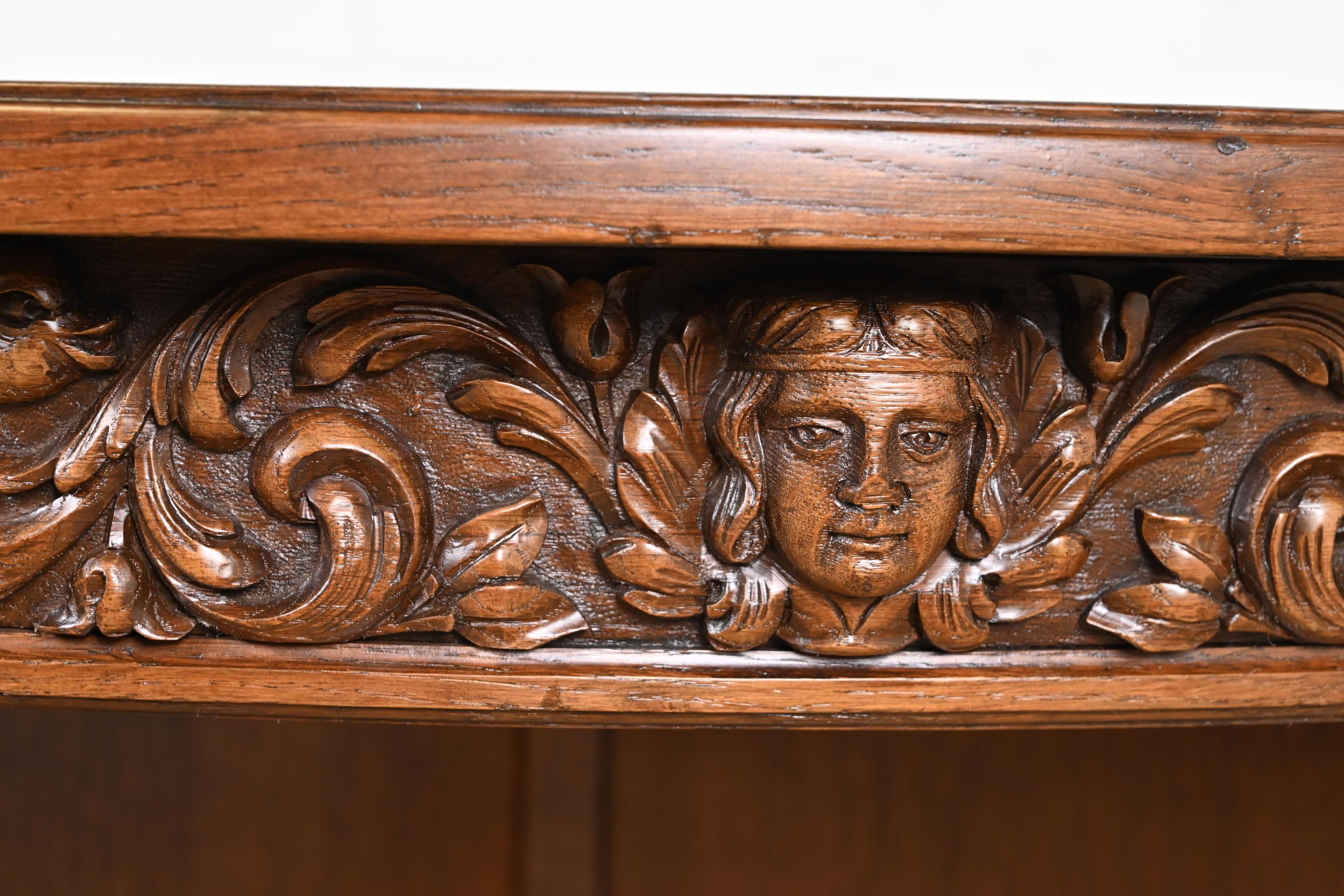 R. J. Horner Antique Victorian Carved Pedestal Pedestal Dining Table (Table à manger à rallonge en chêne sculpté) en vente 3