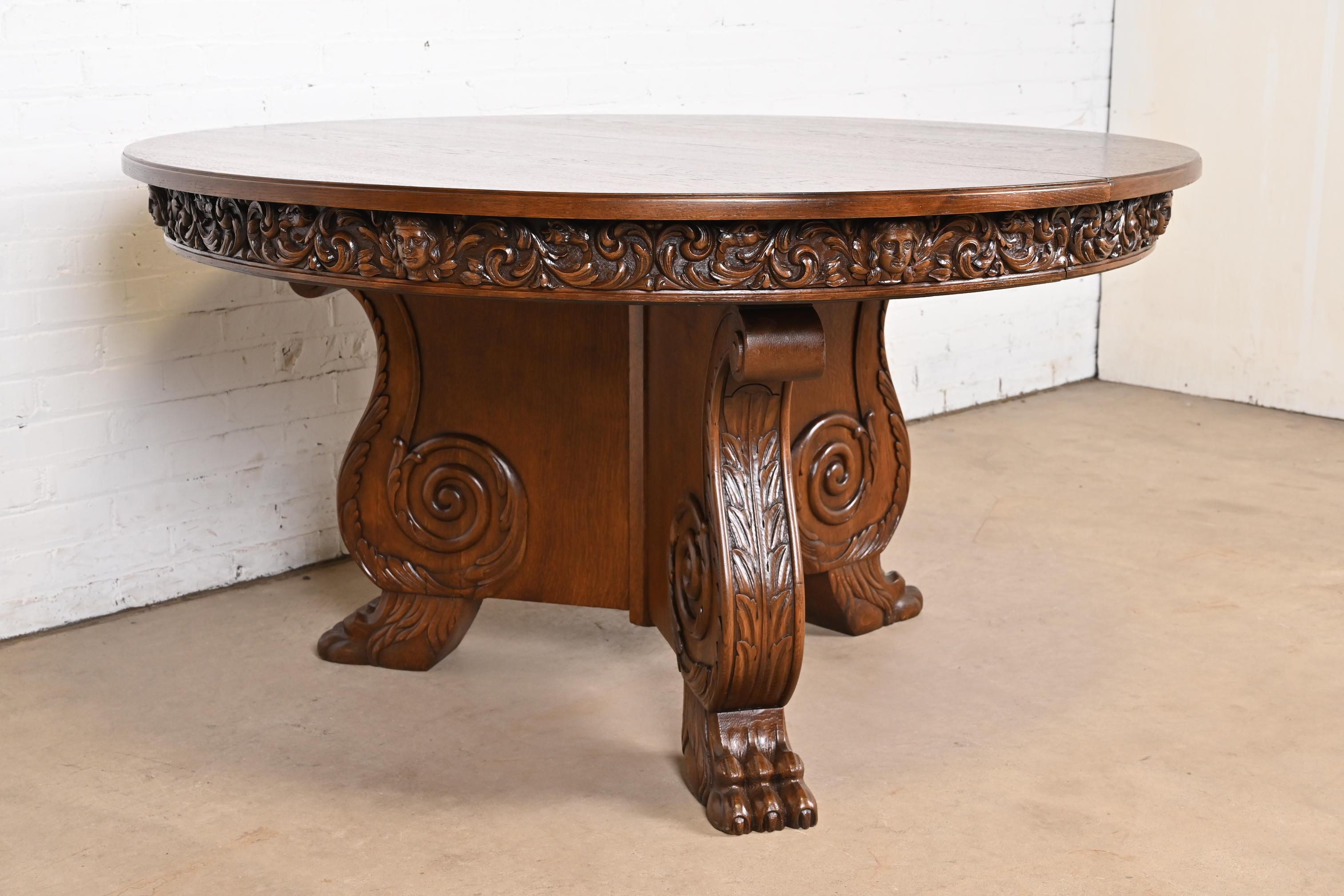 Victorien R. J. Horner Antique Victorian Carved Pedestal Pedestal Dining Table (Table à manger à rallonge en chêne sculpté) en vente