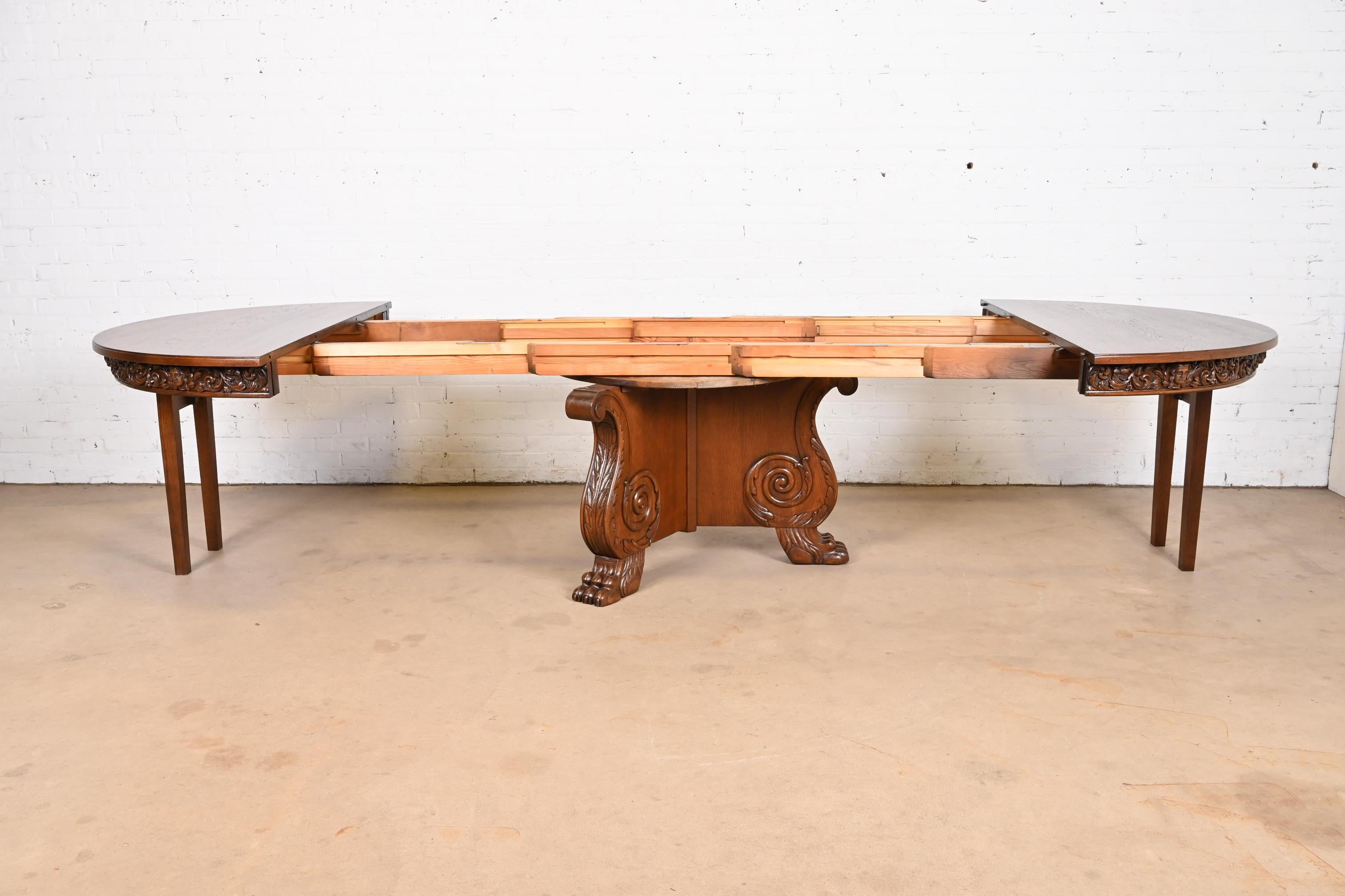 Chêne R. J. Horner Antique Victorian Carved Pedestal Pedestal Dining Table (Table à manger à rallonge en chêne sculpté) en vente