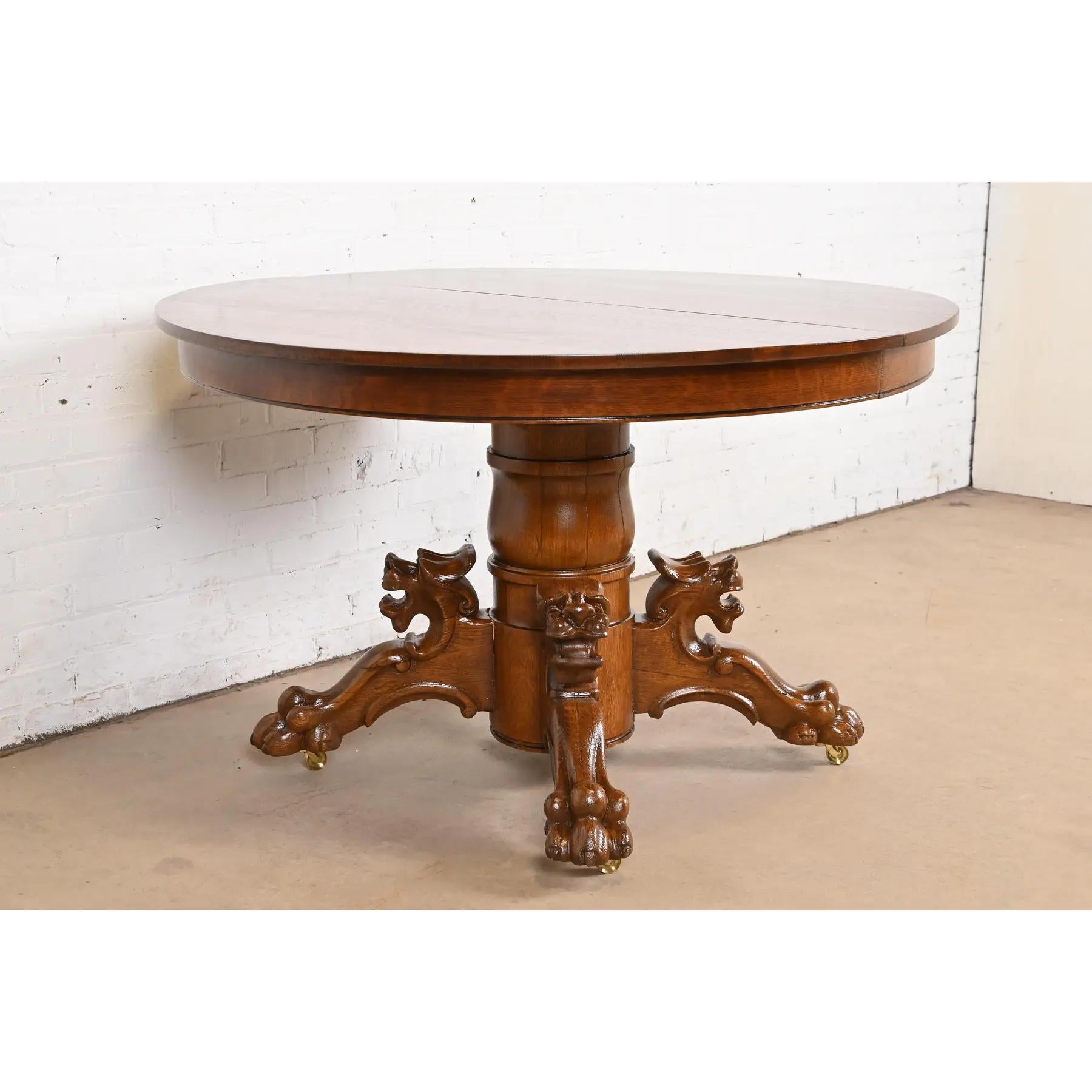 R. J. Horner table de salle à manger victorienne ancienne à rallonge en chêne avec piédestal, revernie Bon état - En vente à South Bend, IN